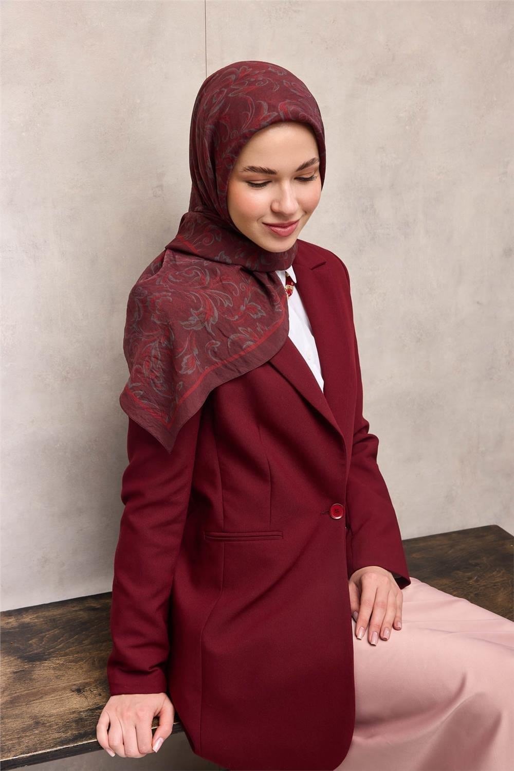 Viskon Velora Eşarp Bordo Kırmızı Tonlu Barok Floral Desenli Tok Duruşlu 90x90