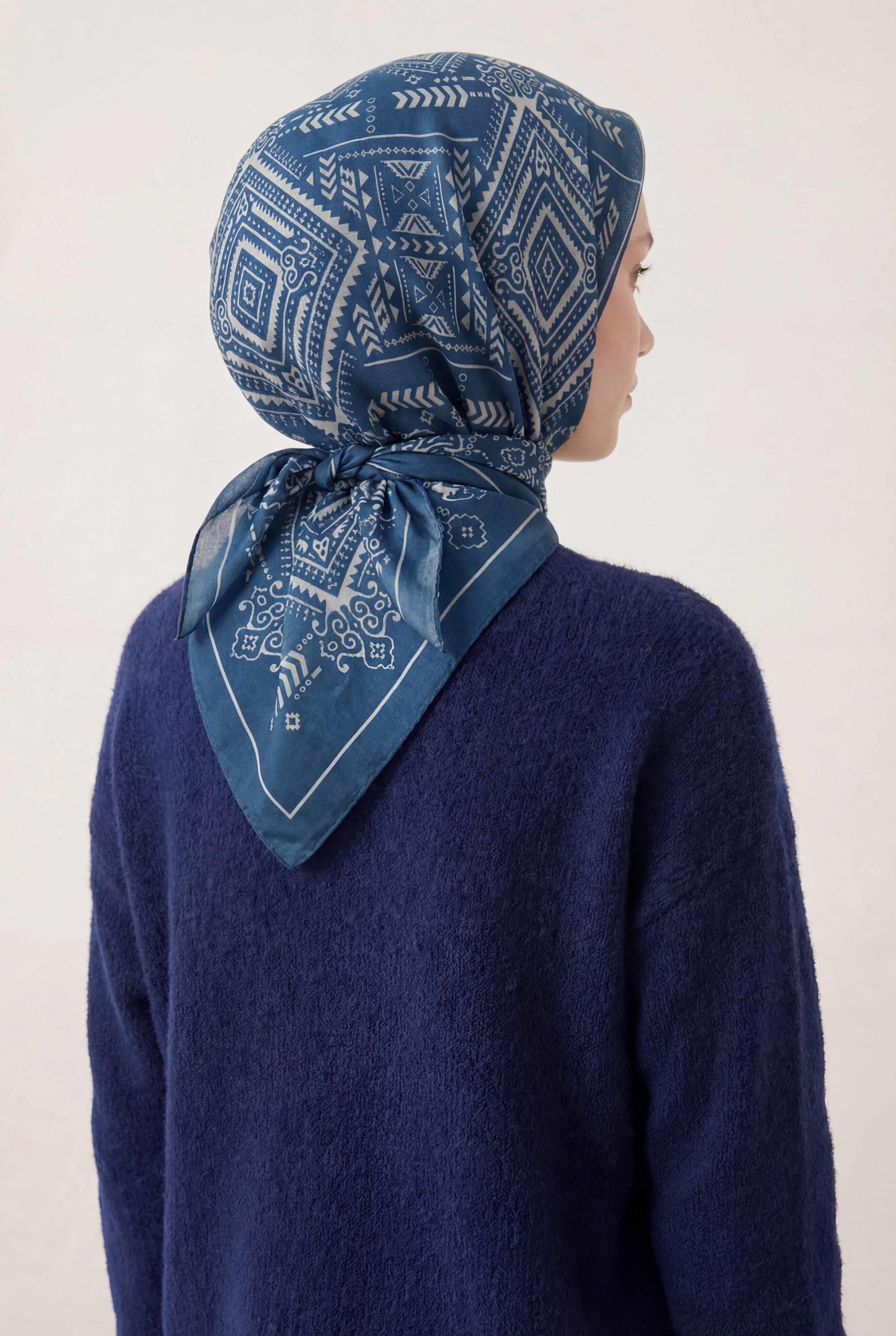 Viskon Velora Eşarp Dört Mevsim Kilim Desen Dumanlı Mavi 90X90