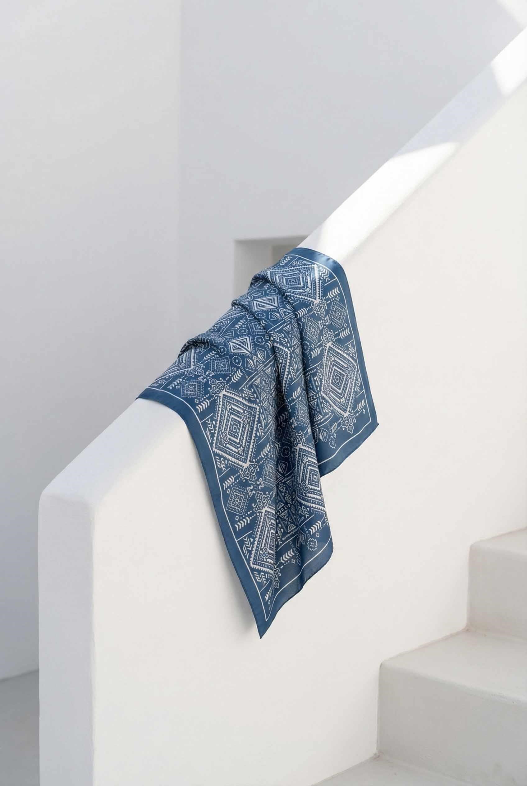 Viskon Velora Eşarp Dört Mevsim Kilim Desen Dumanlı Mavi 90X90