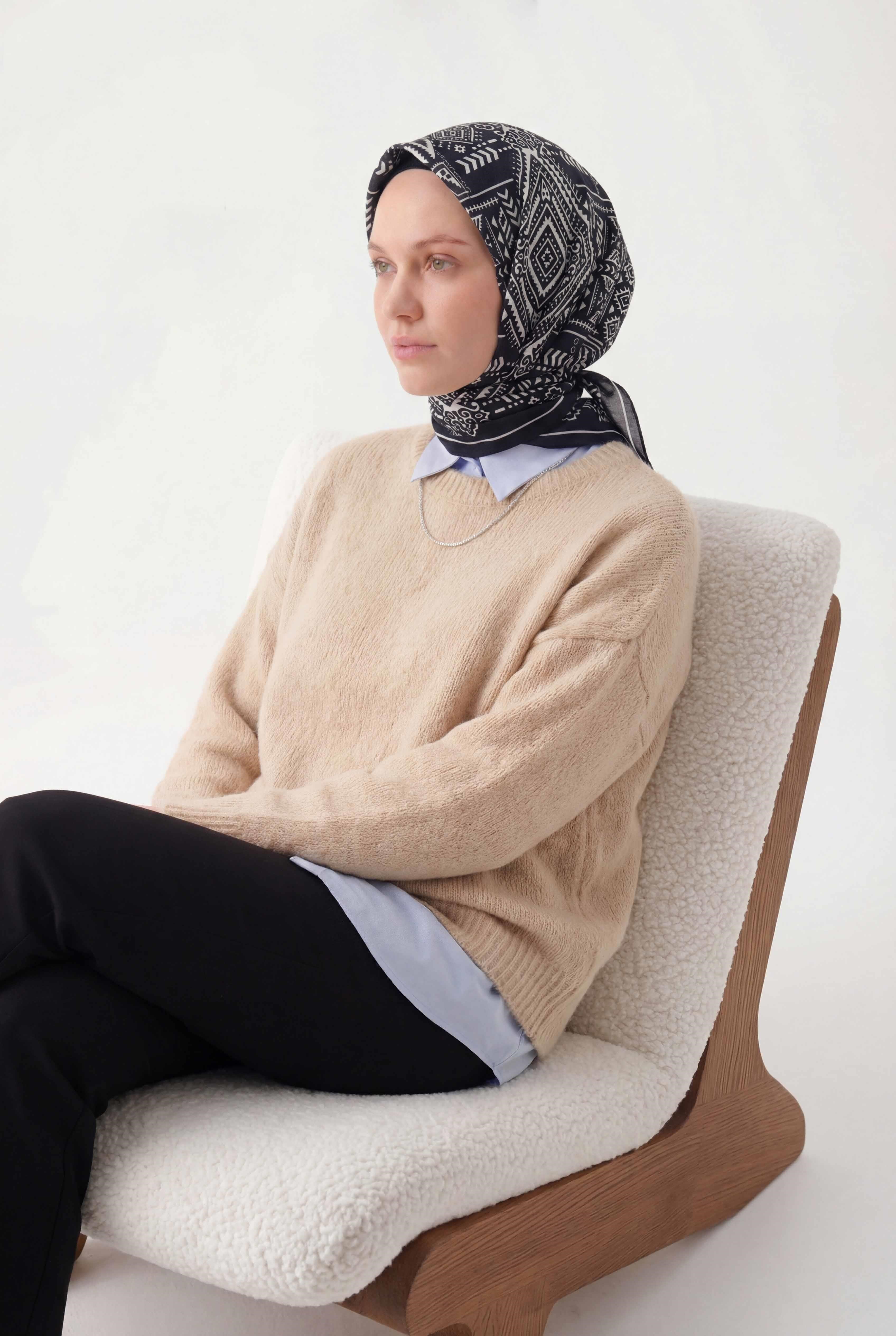 Viskon Velora Eşarp Dört Mevsim Kilim Desen Koyu Siyah 90X90