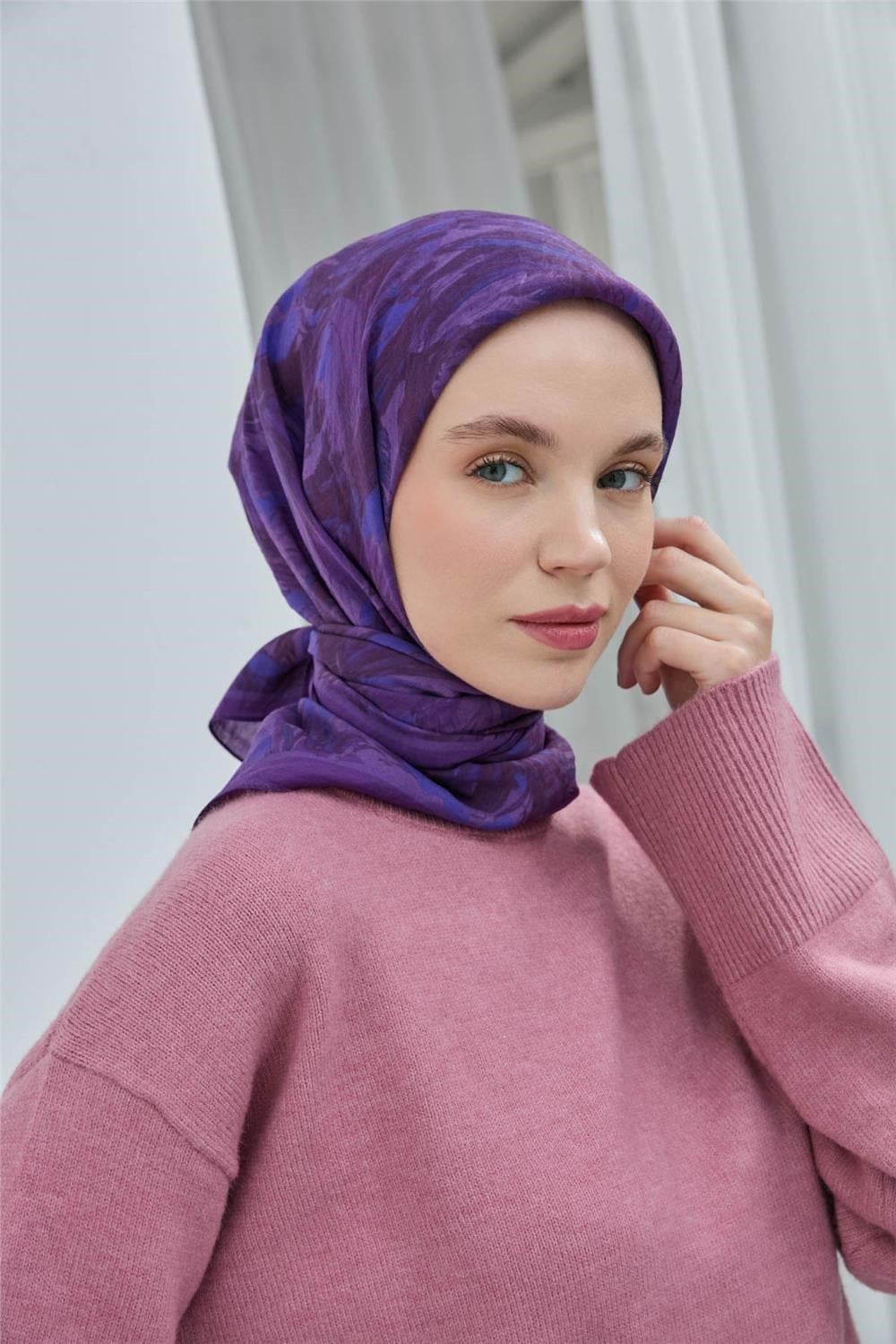 Viskon Velora Eşarp Erguvan Mor Desenli Yumuşak Dokulu Tok Duruşlu 90x90