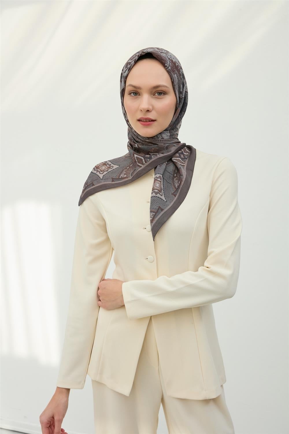 Viskon Velora Eşarp Füme-Gümüş Desenli Kaymaz Tok Duruşlu 90x90