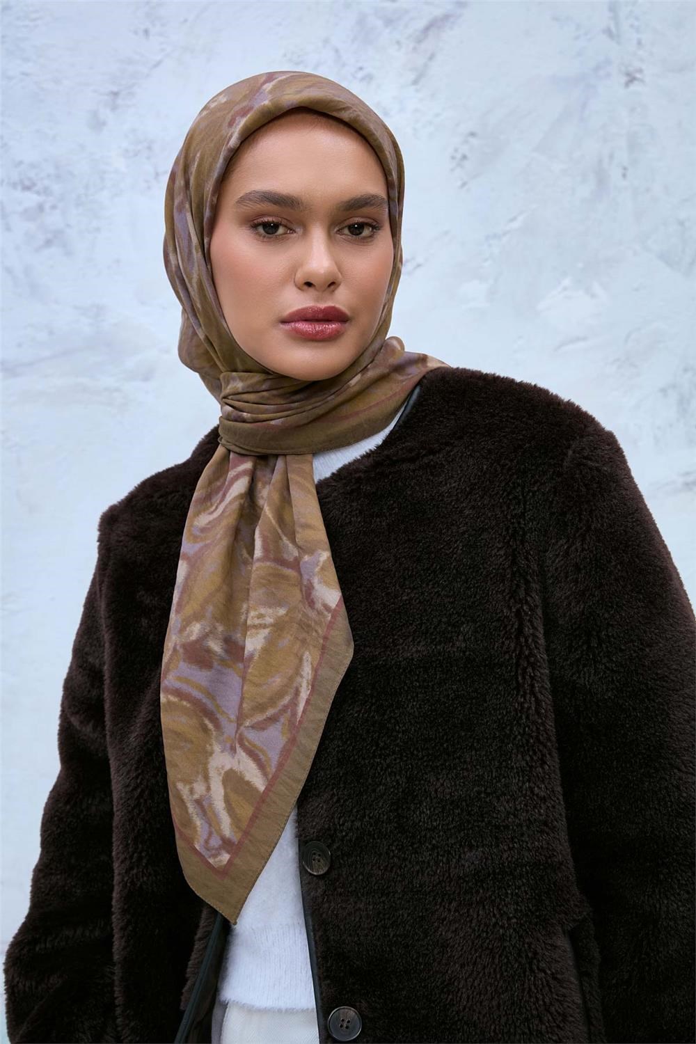 Viskon Velora Eşarp Kına Yeşili-Olive Desenli Tok Duruşlu Kaymaz Dokulu 90x90