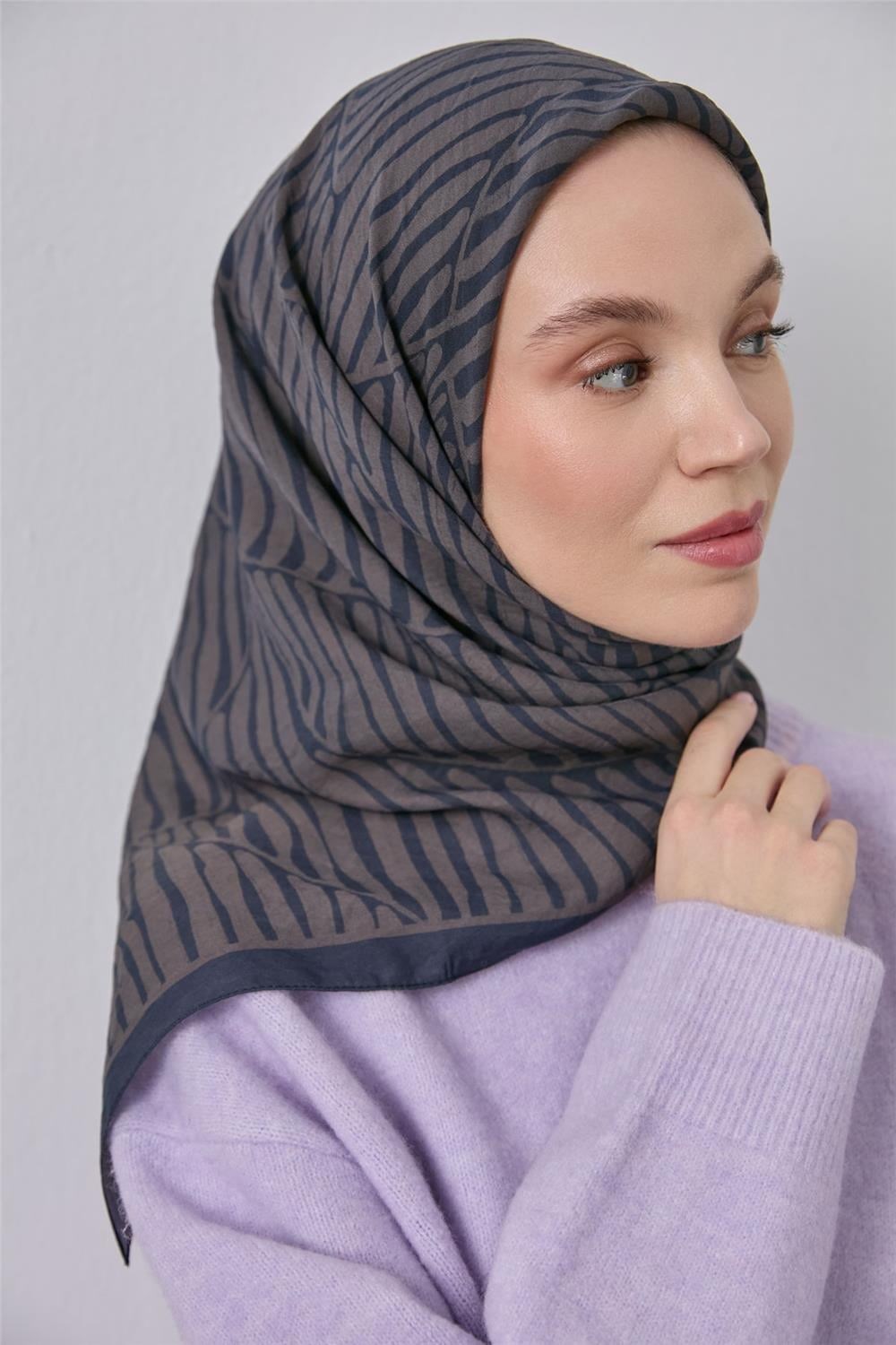 Viskon Velora Eşarp Koyu Lacivert Yeşil Bej Çizgili Hafif Dökümlü 90x90