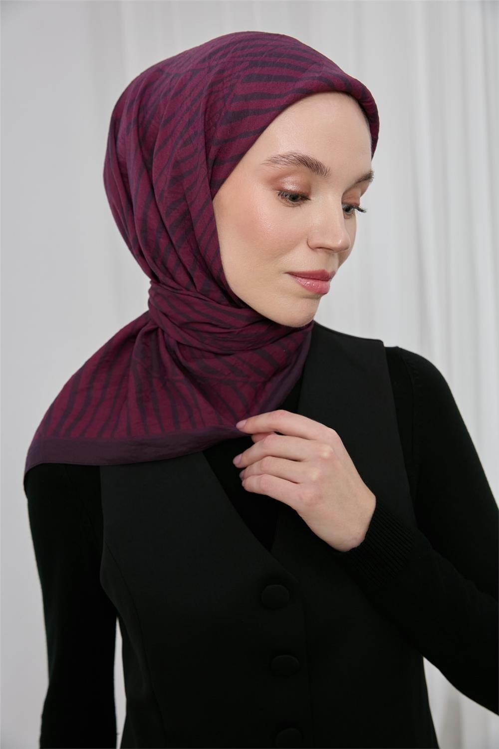 Viskon Velora Eşarp Koyu Mor Şarabi Çizgili Hafif Dökümlü 90x90