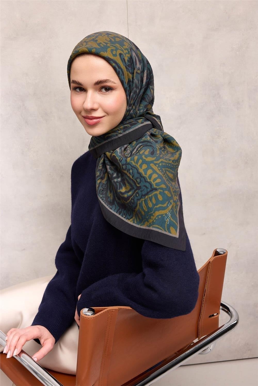 Viskon Velora Eşarp Lacivert Antik Desenli Tok Duruşlu 90x90