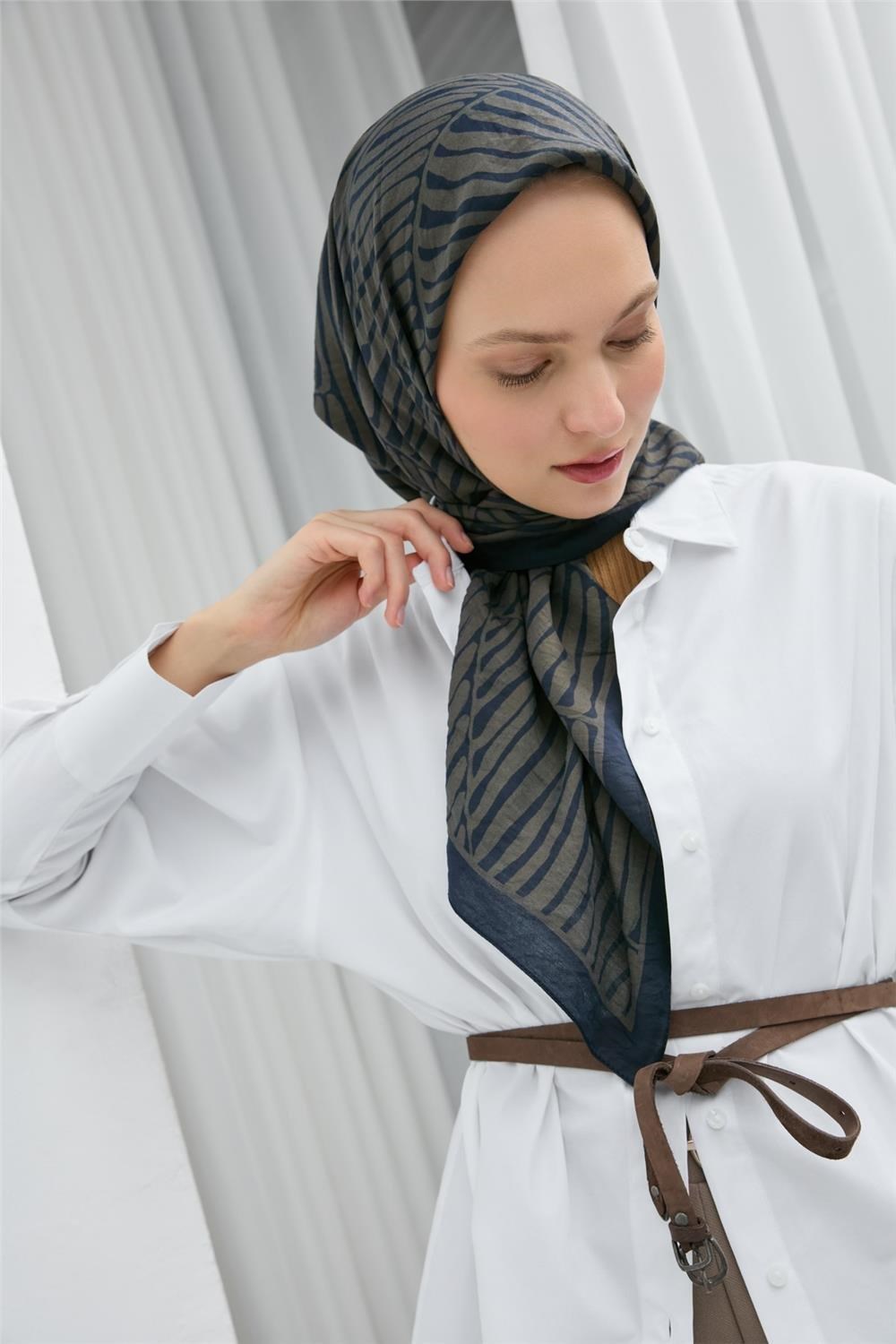 Viskon Velora Eşarp Lacivert Haki Çizgili Hafif Mat Dokulu 90x90