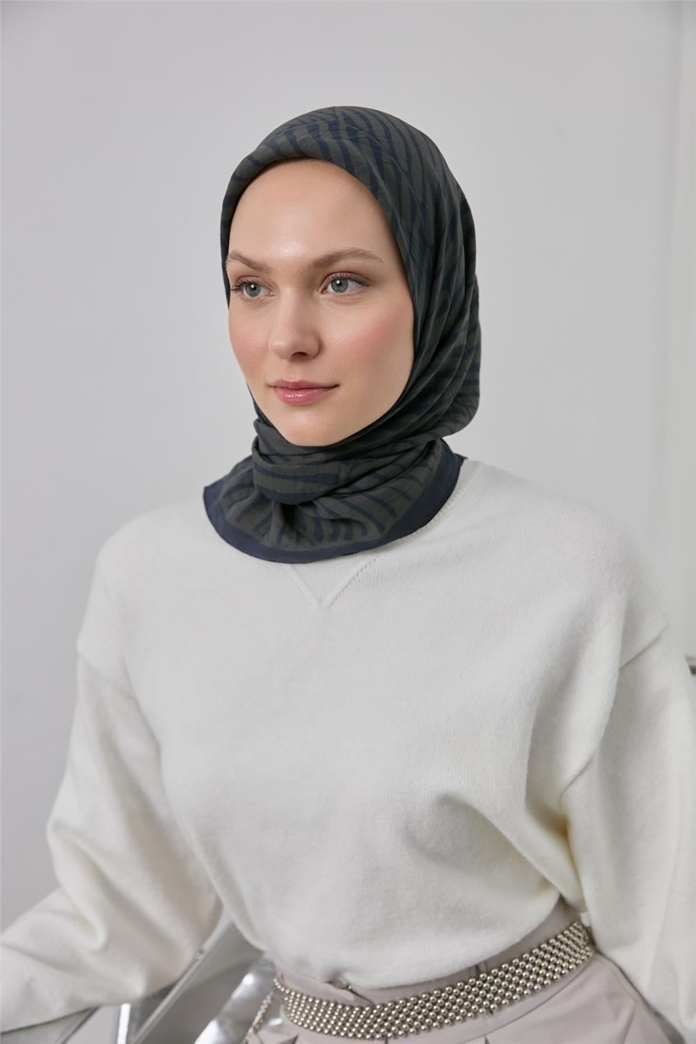 Viskon Velora Eşarp Lacivert Haki İnce Çizgili Hafif Dökümlü 90x90
