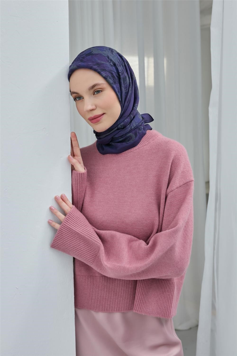 Viskon Velora Eşarp Mor Gri Desenli Yumuşak Dokulu Tok Duruşlu 90x90