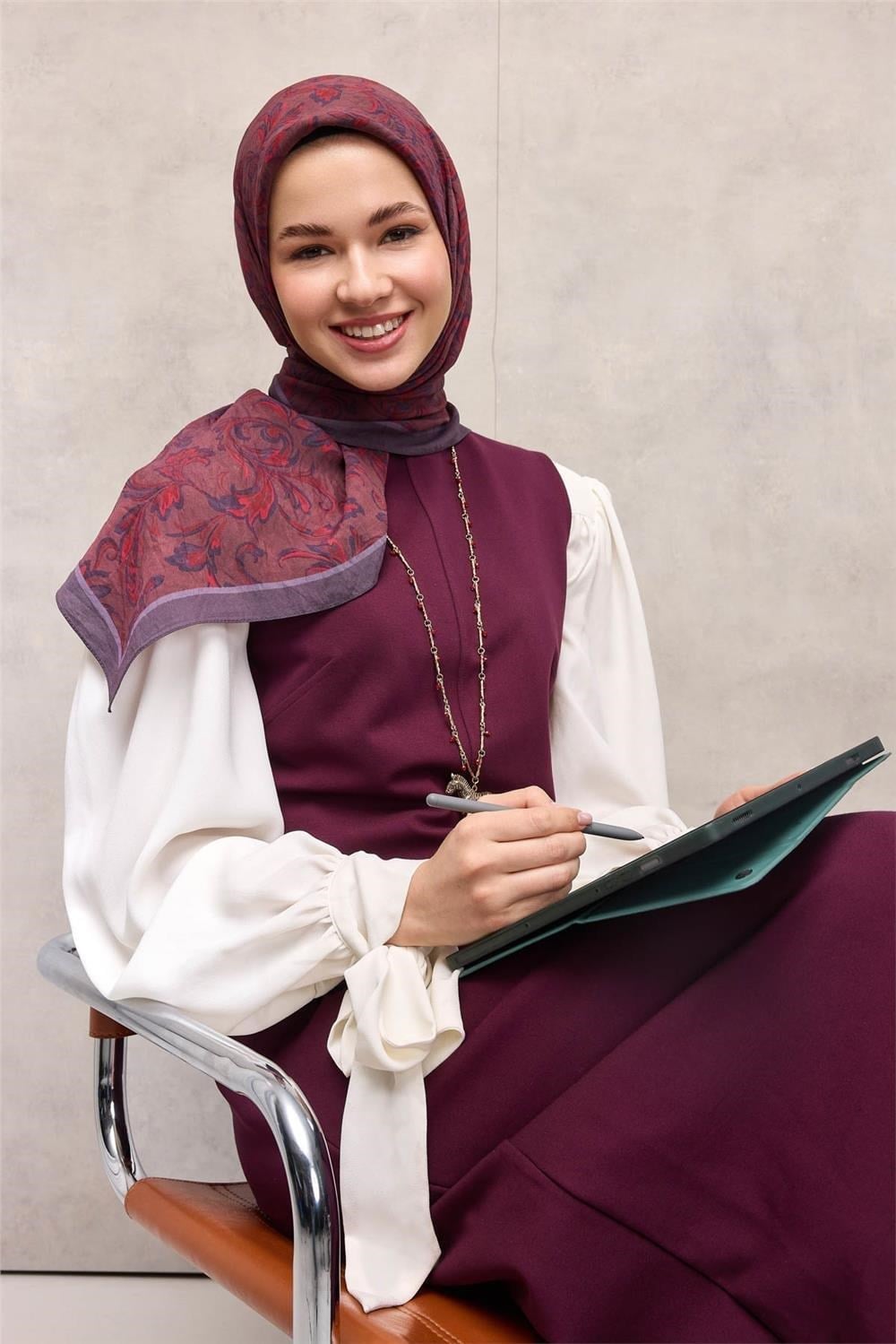 Viskon Velora Eşarp Mor Tonlu Barok Floral Desenli Tok Duruşlu 90x90