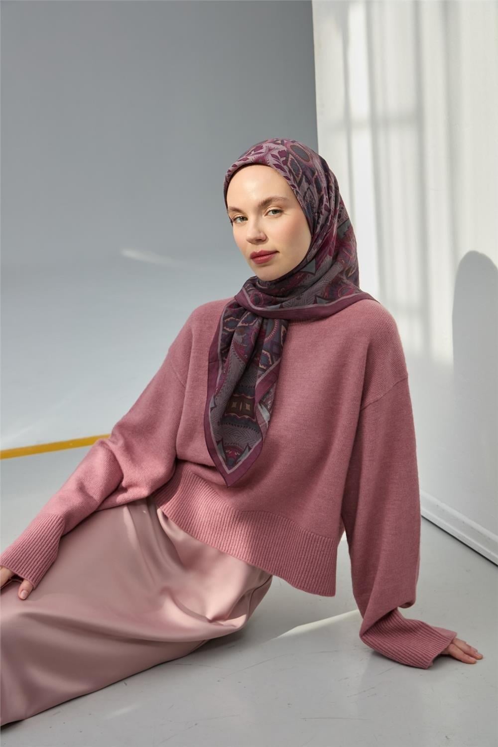 Viskon Velora Eşarp Mürdüm Çok Renkli Desenli Tok Duruşlu 90x90