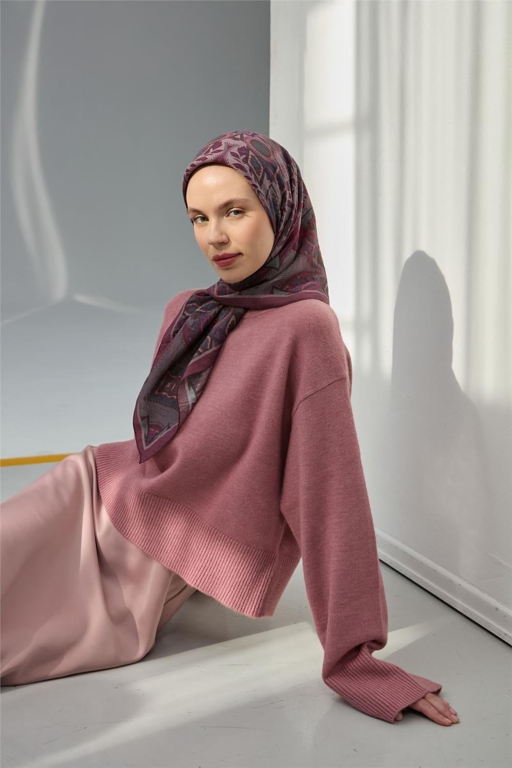 Viskon Velora Eşarp Mürdüm Çok Renkli Desenli Tok Duruşlu 90x90