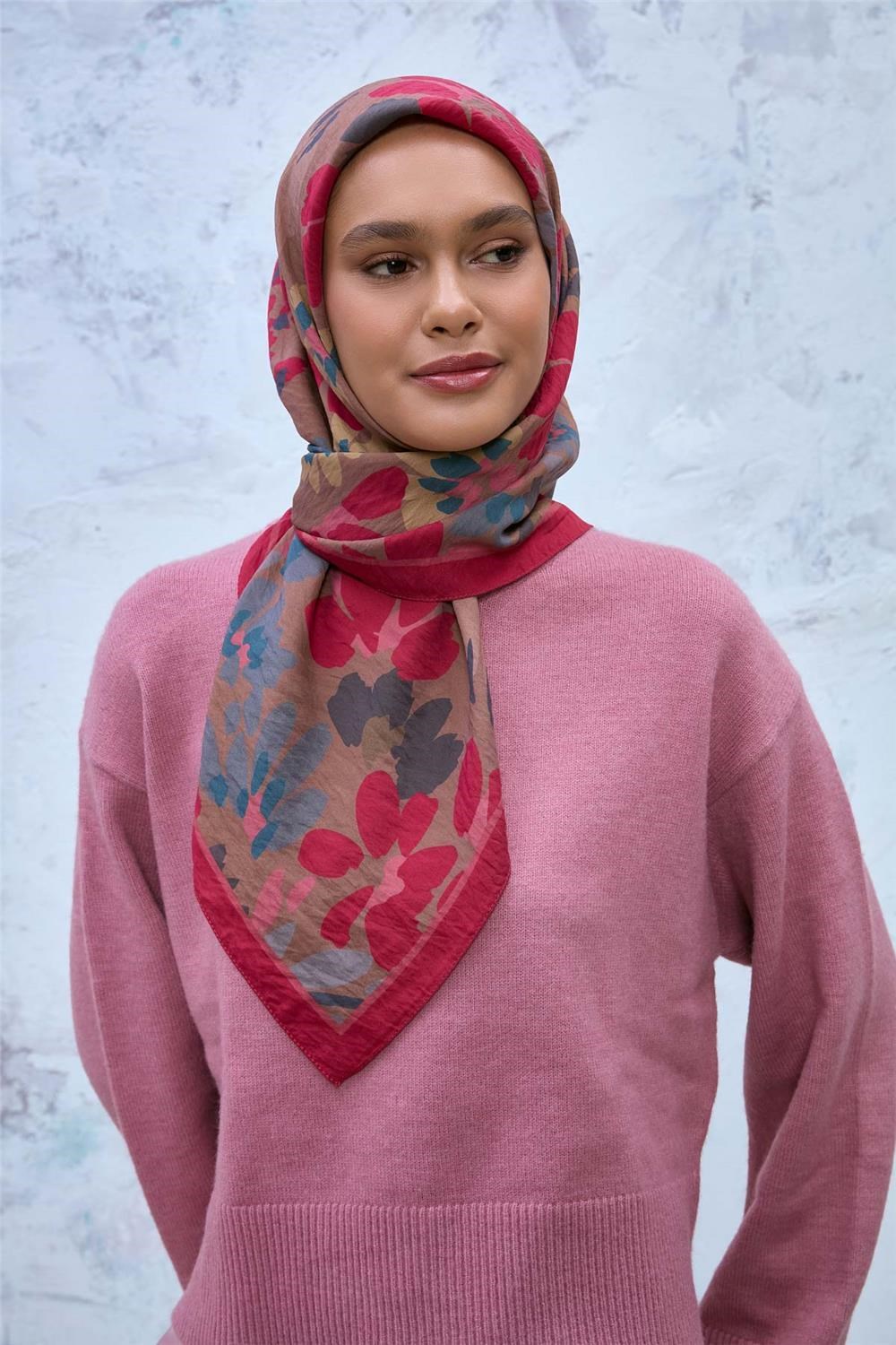 Viskon Velora Eşarp Pembe-Sütlü Kahve-Petrol Mavi Desenli Kaymaz Dokulu Tok Duruşlu 90x90
