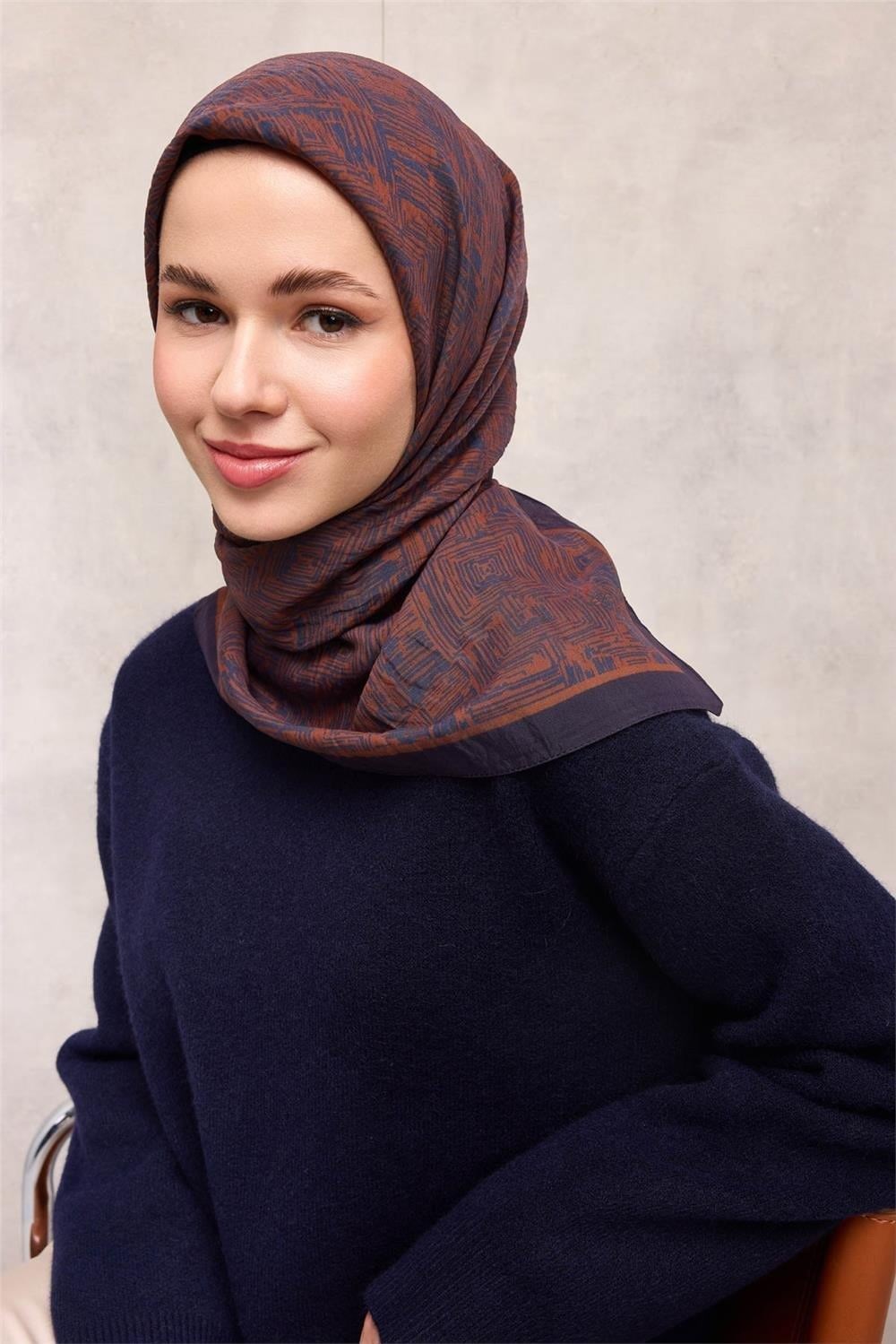Viskon Velora Eşarp Violet Tonlu Labirent Desenli Tok Duruşlu 90x90