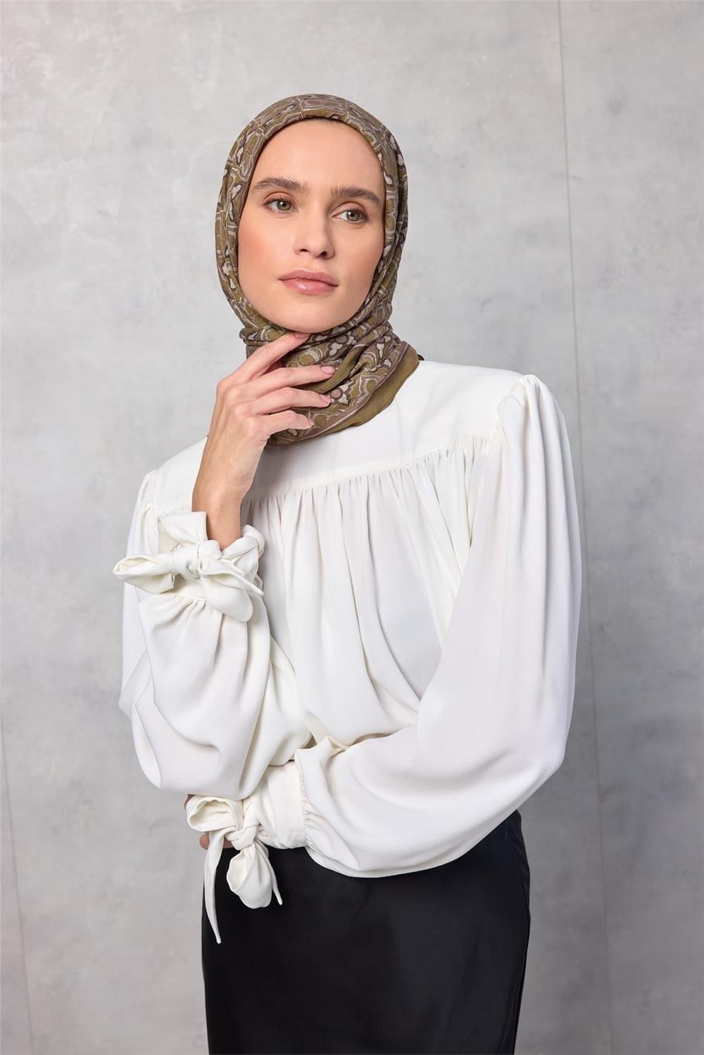 Viskon Velora Eşarp Yonca Desenli Zeytin Yeşili Tok Duruşlu 90x90