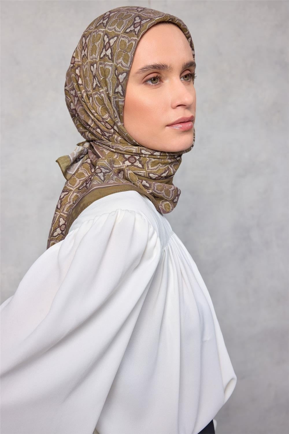 Viskon Velora Eşarp Yonca Desenli Zeytin Yeşili Tok Duruşlu 90x90