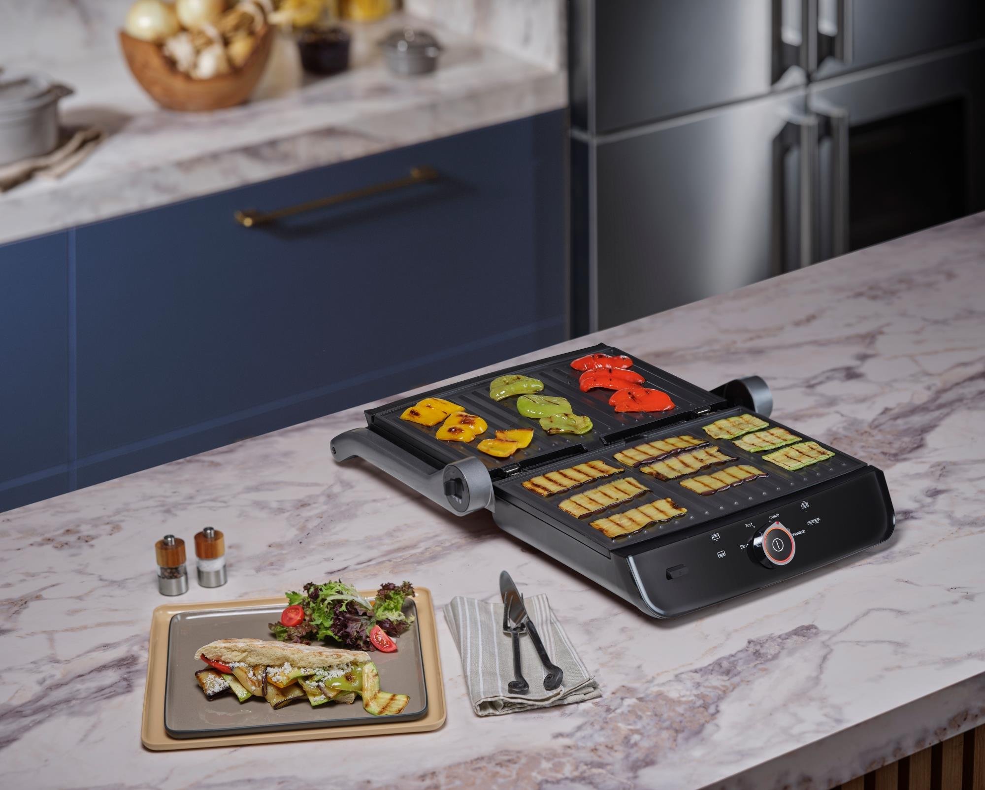 CG 8040 Grundig Dark Inox Tost Makinesi