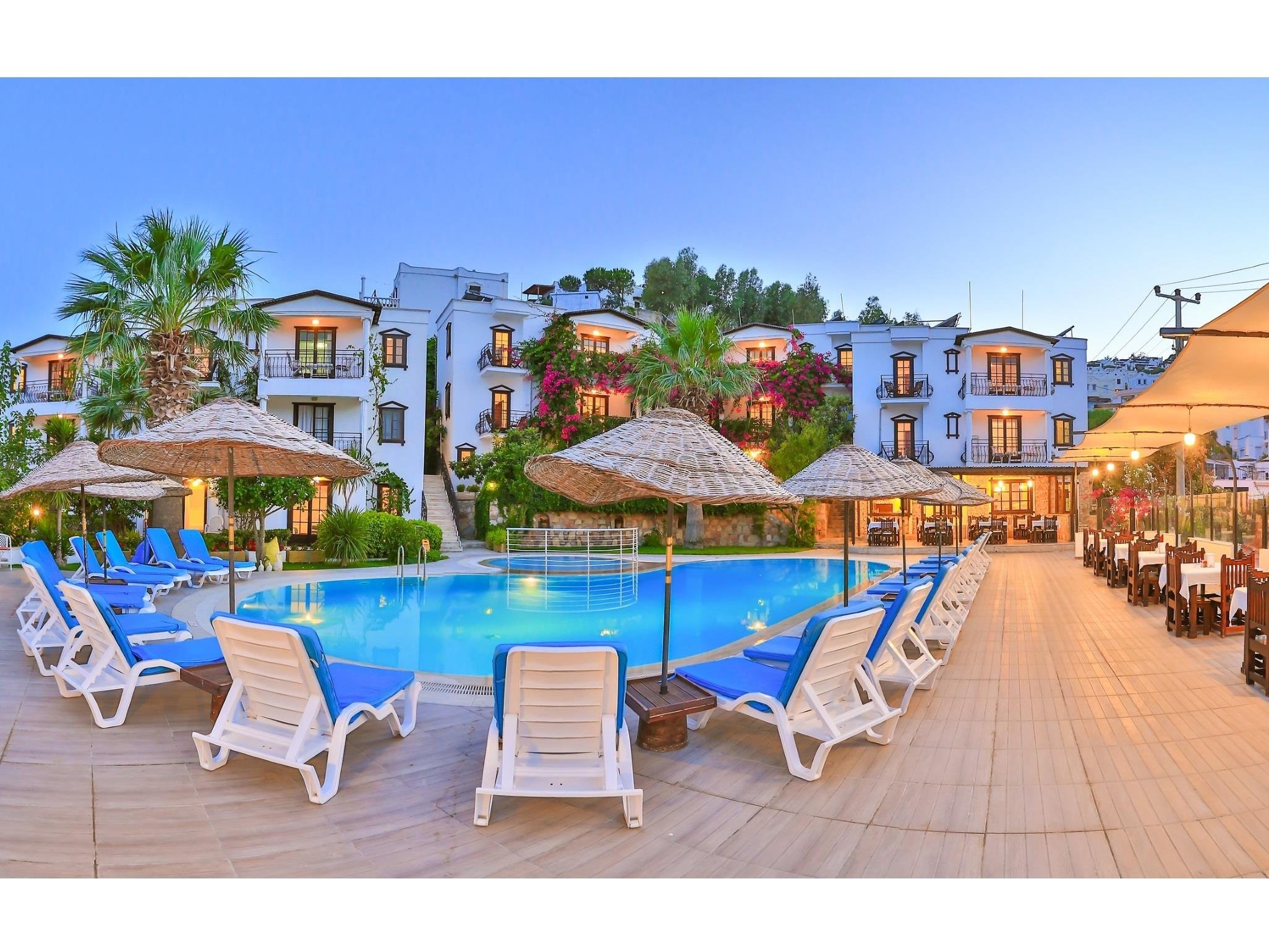 Lara Kollu Şezlong Beyaz