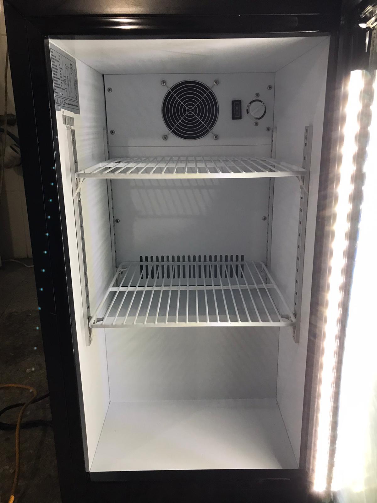 T 80 Arrow Işıklı Camlı Siyah Statik 80Lt. Mini Buzdolabı