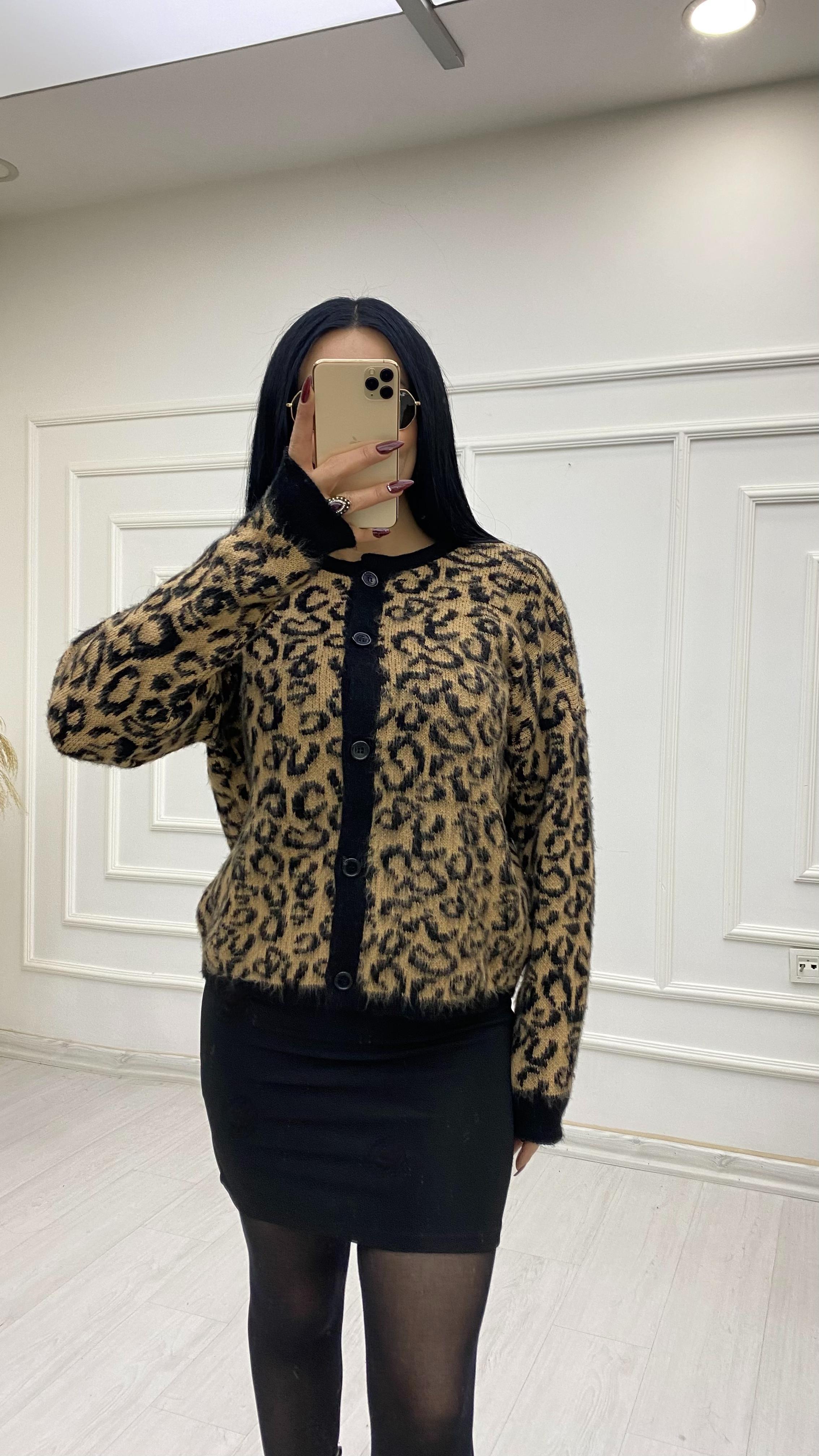 Düğmeli Kısa Leopar Hırka