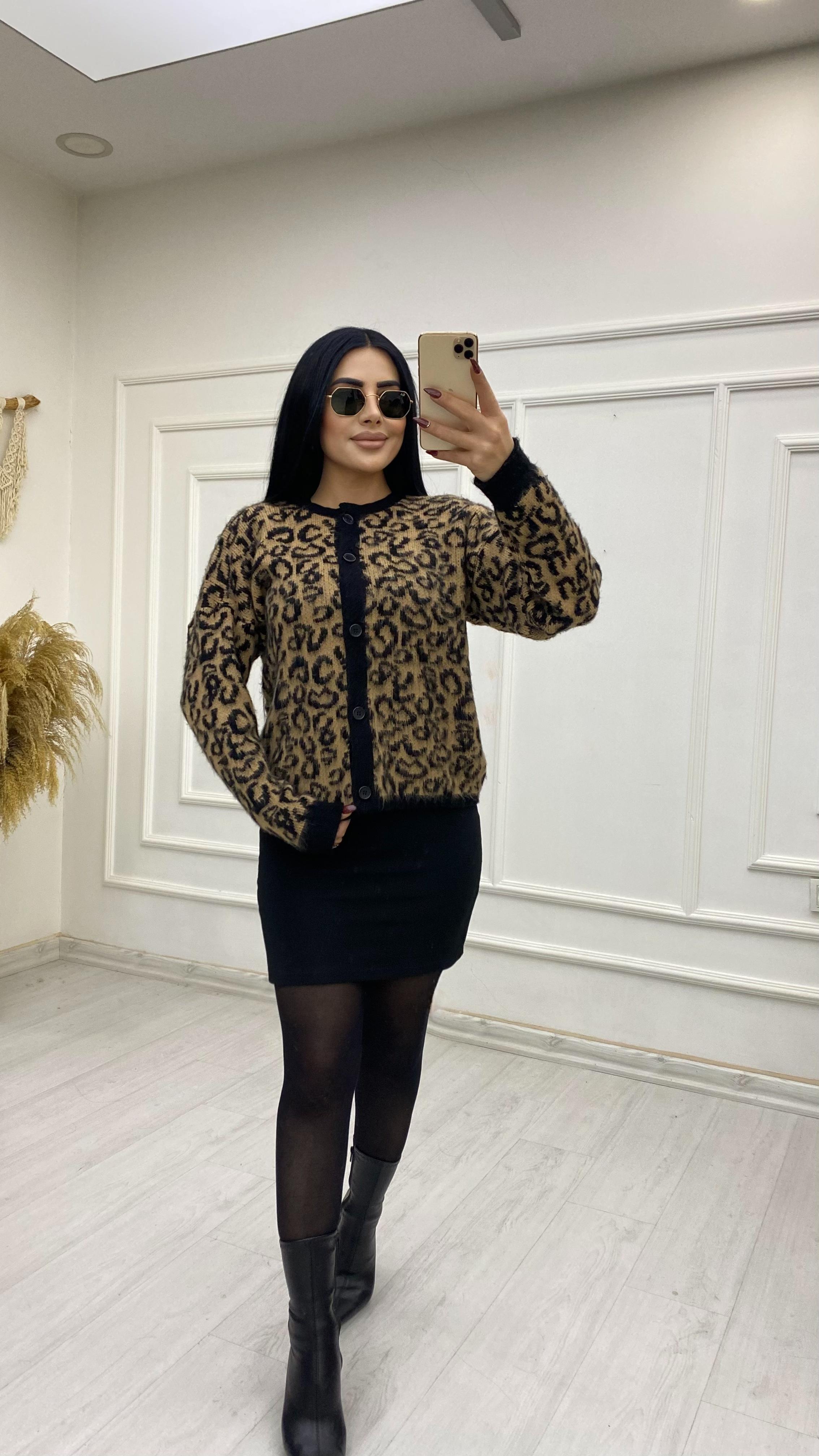 Düğmeli Kısa Leopar Hırka