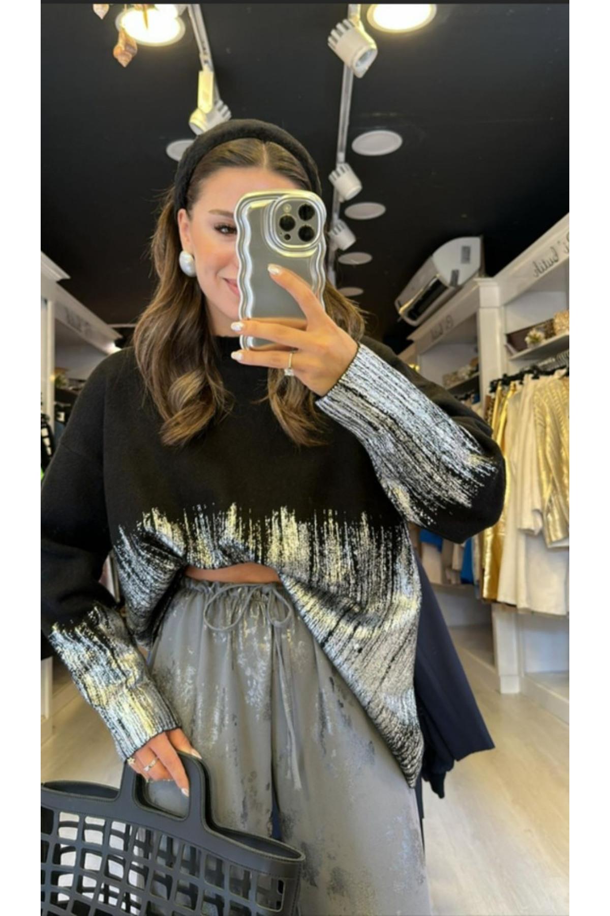 Gümüş Varaklı Siyah Triko Kazak