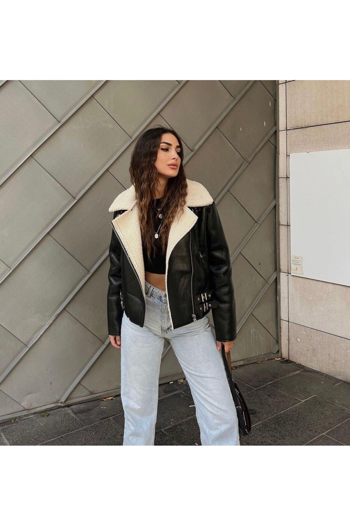İçi Kürklü Yanları Kemer Detaylı Siyah Deri Mont