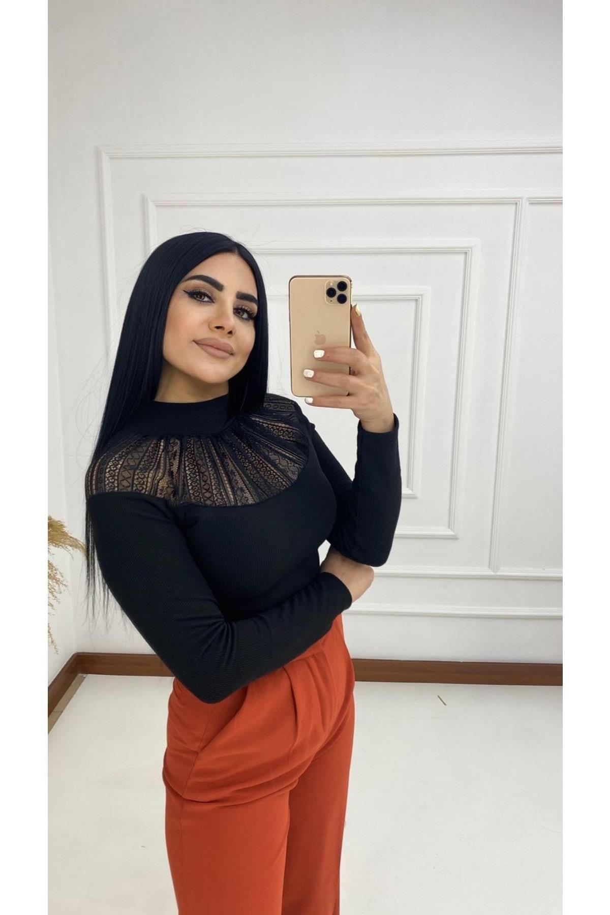 Kadın Omuz Dantel Detaylı Siyah Kazak