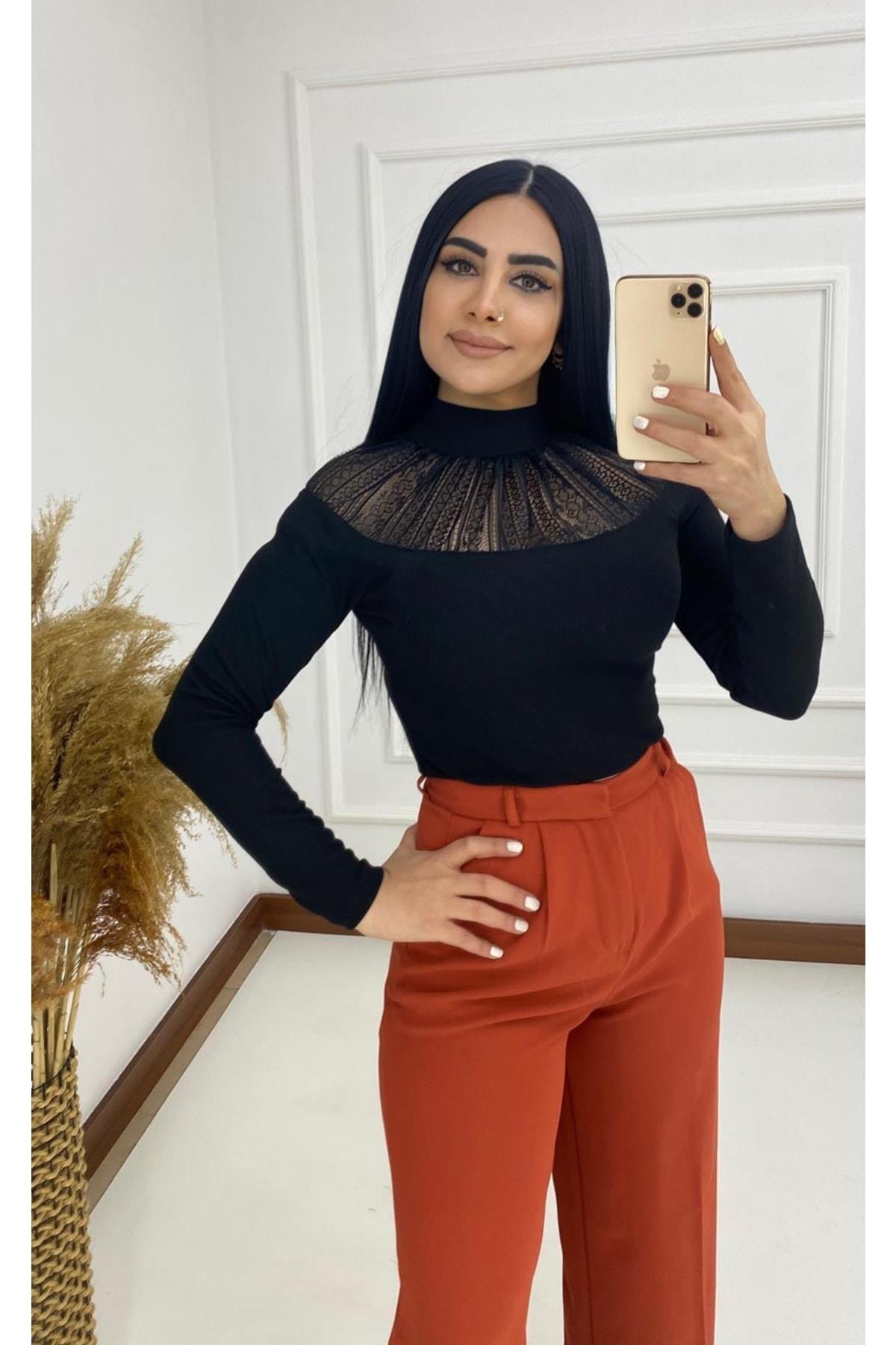 Kadın Omuz Dantel Detaylı Siyah Kazak