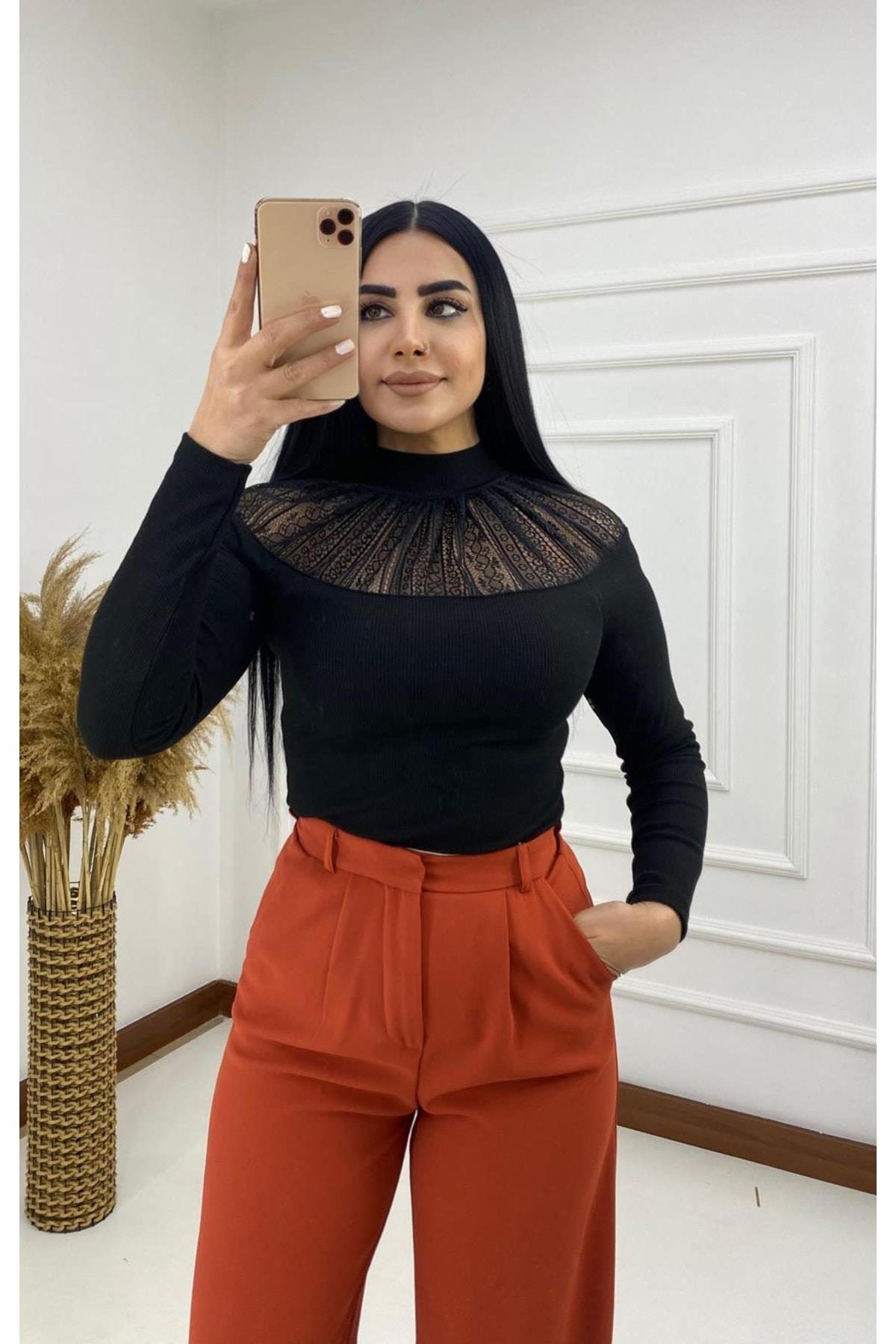 Kadın Omuz Dantel Detaylı Siyah Kazak