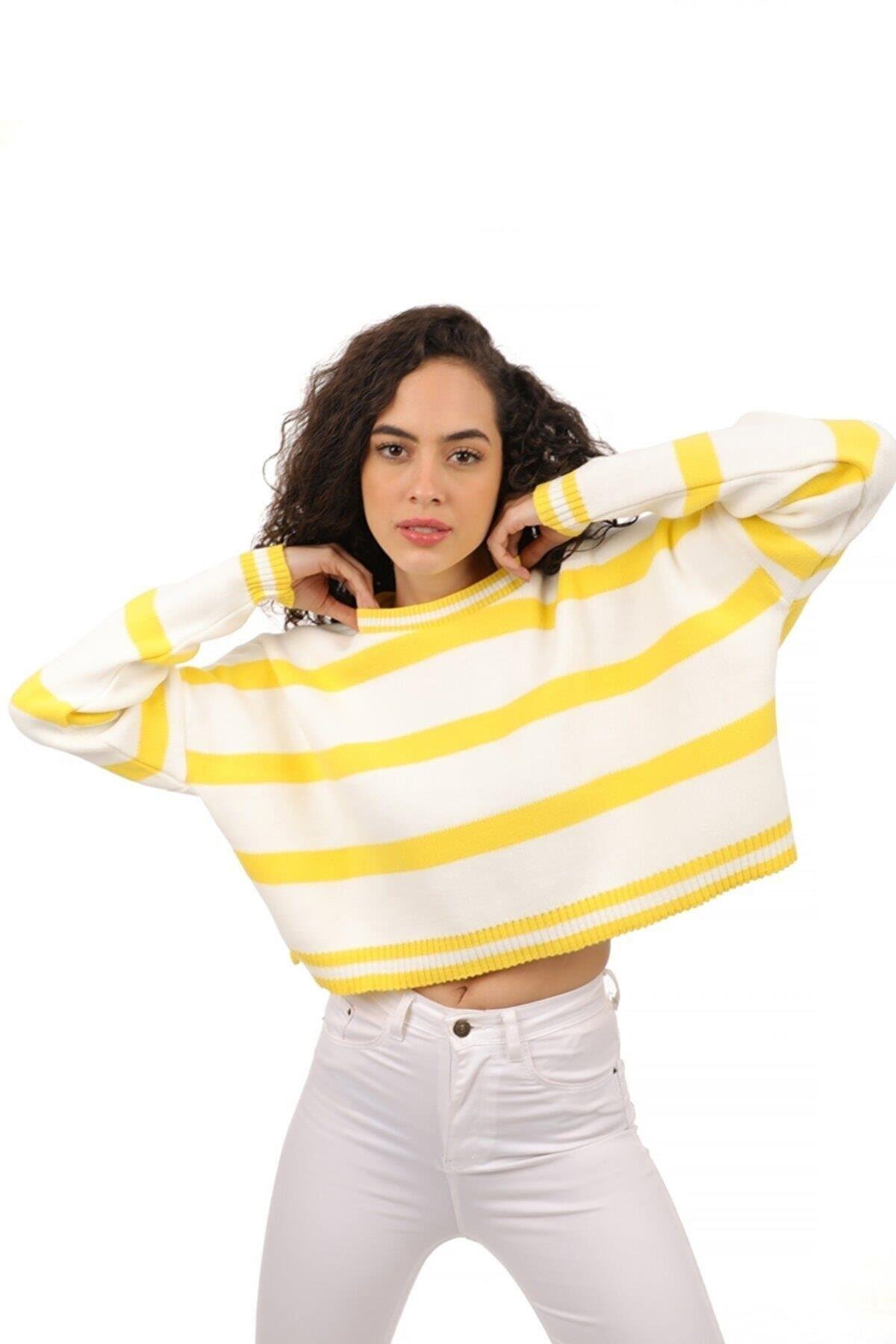 Kadın Sarı Oversize Çizgili Triko Crop Kazak