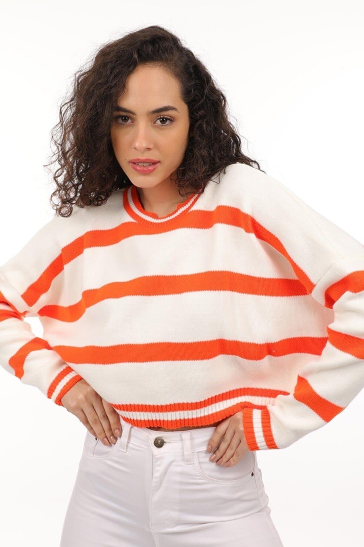 Kadın Sarı Oversize Çizgili Triko Crop Kazak