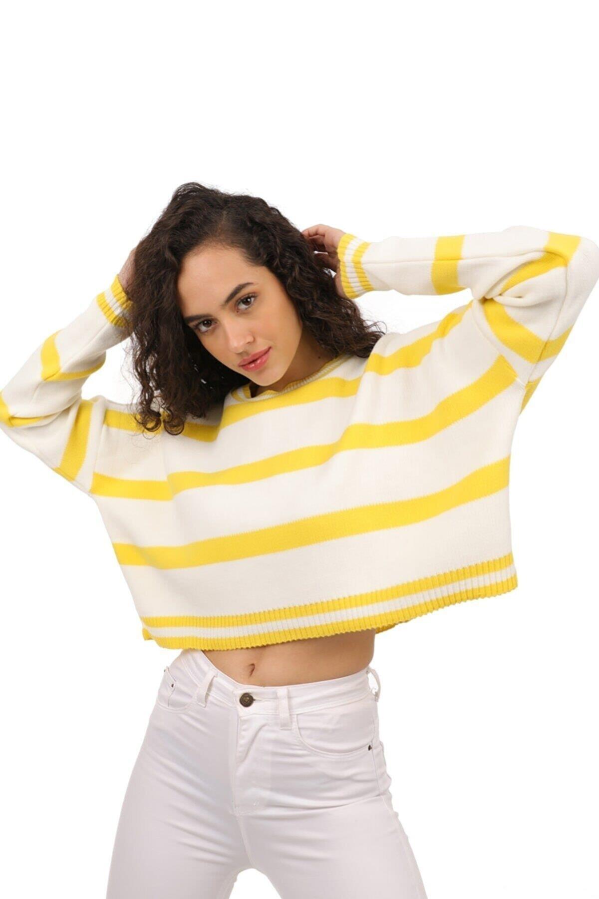 Kadın Sarı Oversize Çizgili Triko Crop Kazak