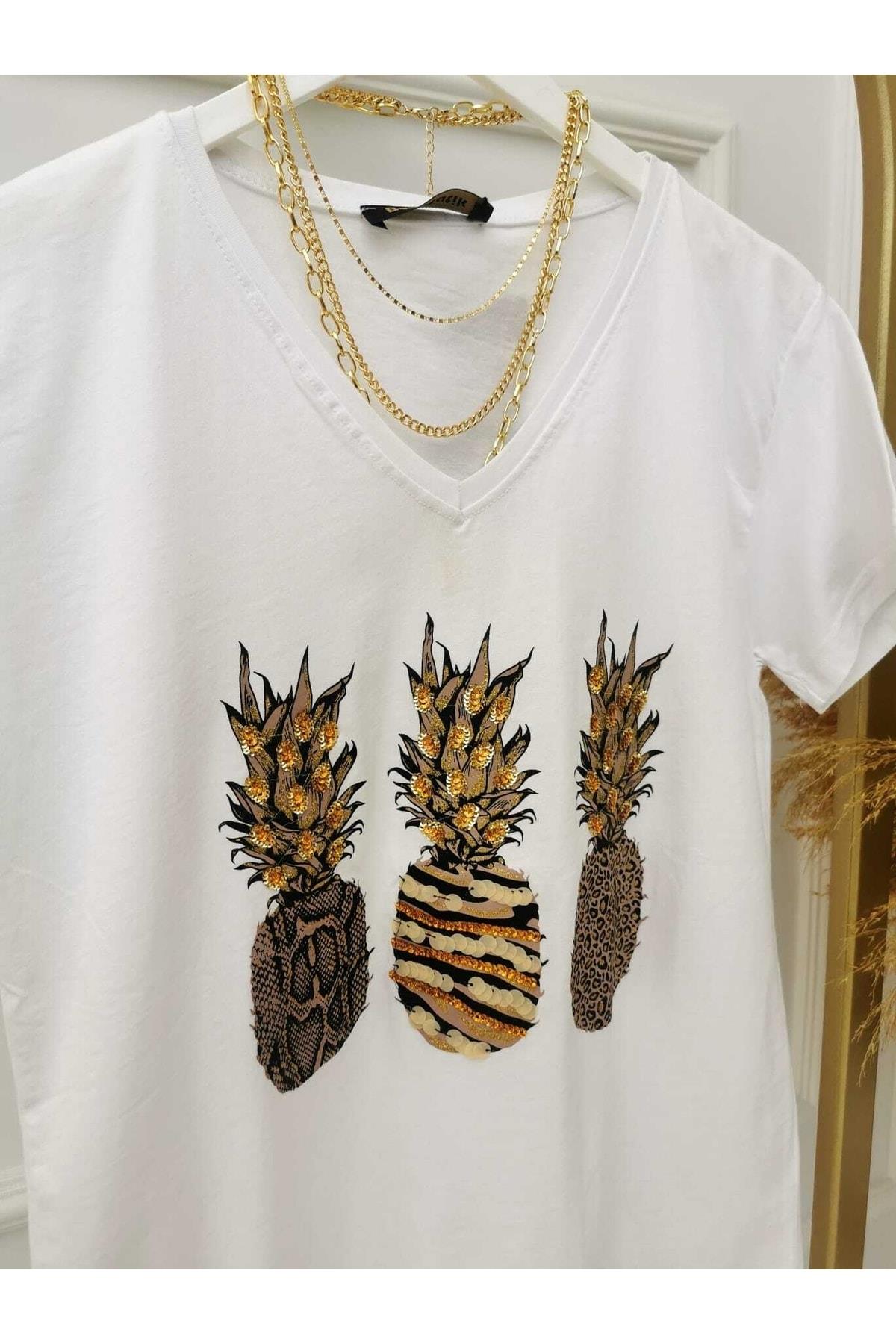 Kadın V Yaka Ananas Desenli Beyaz T-shirt