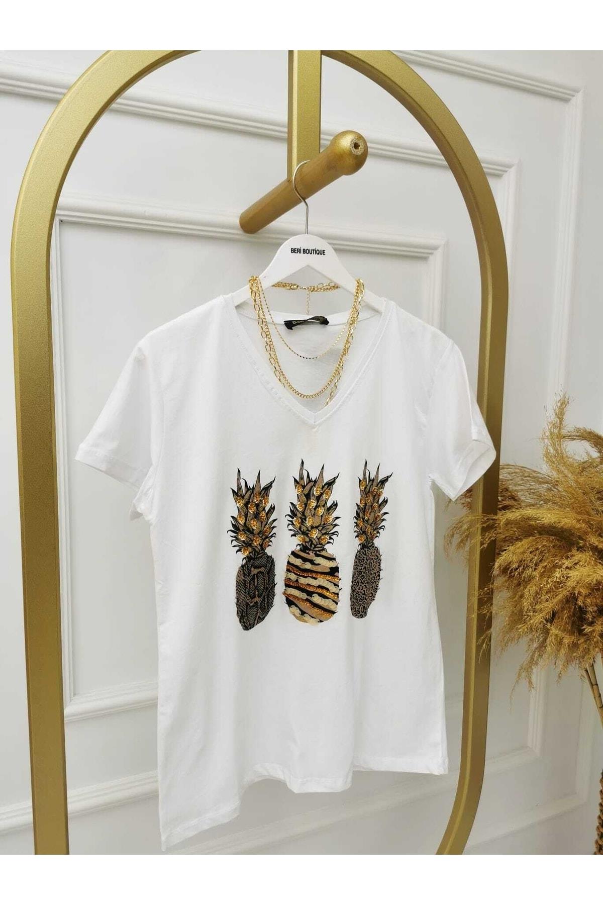 Kadın V Yaka Ananas Desenli Beyaz T-shirt