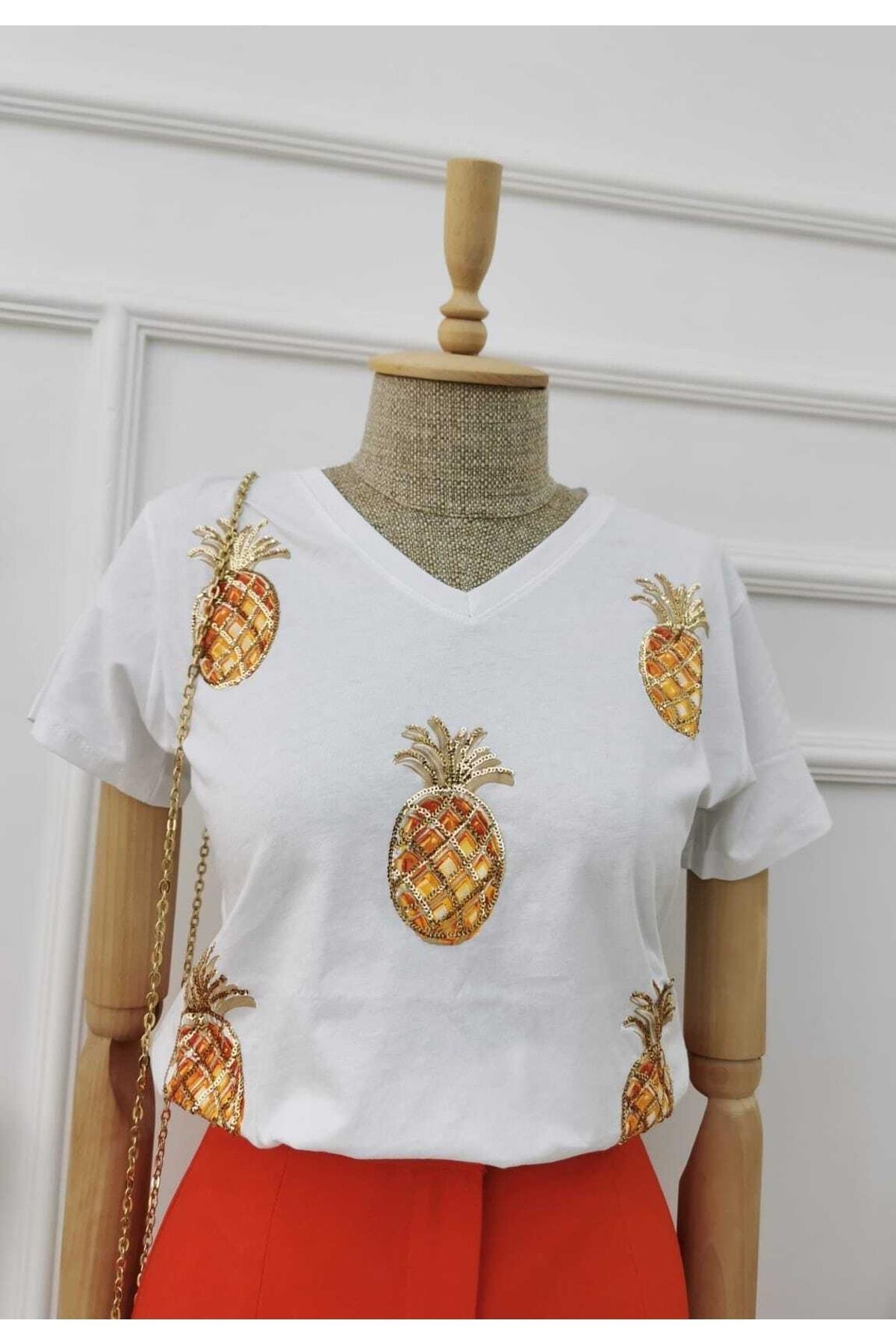 Kadın V Yaka Ananas Desenli Beyaz Tasarım T-shirt