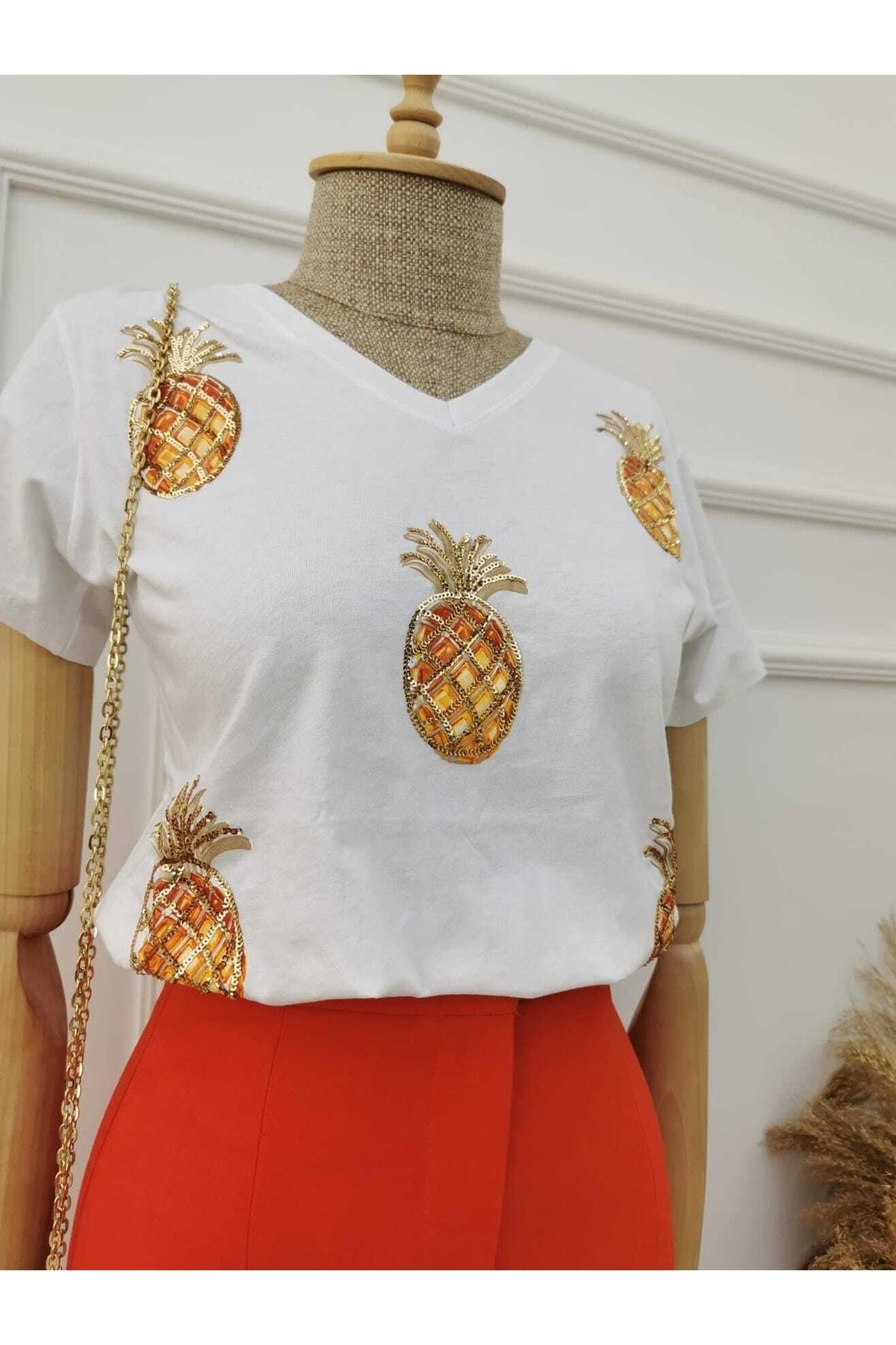 Kadın V Yaka Ananas Desenli Beyaz Tasarım T-shirt