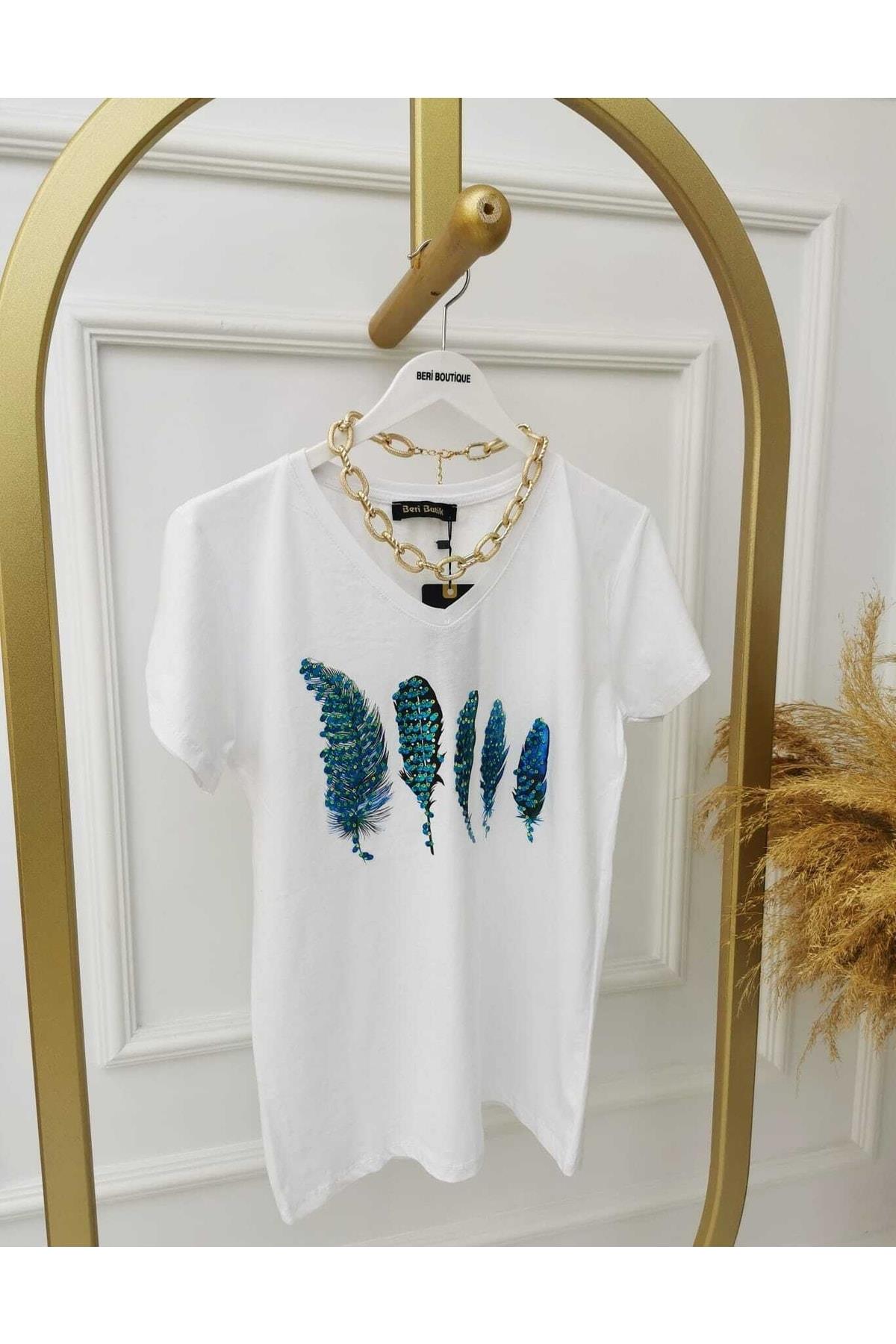 Kadın V Yaka Mavi Tüy Desenli Beyaz T-shirt