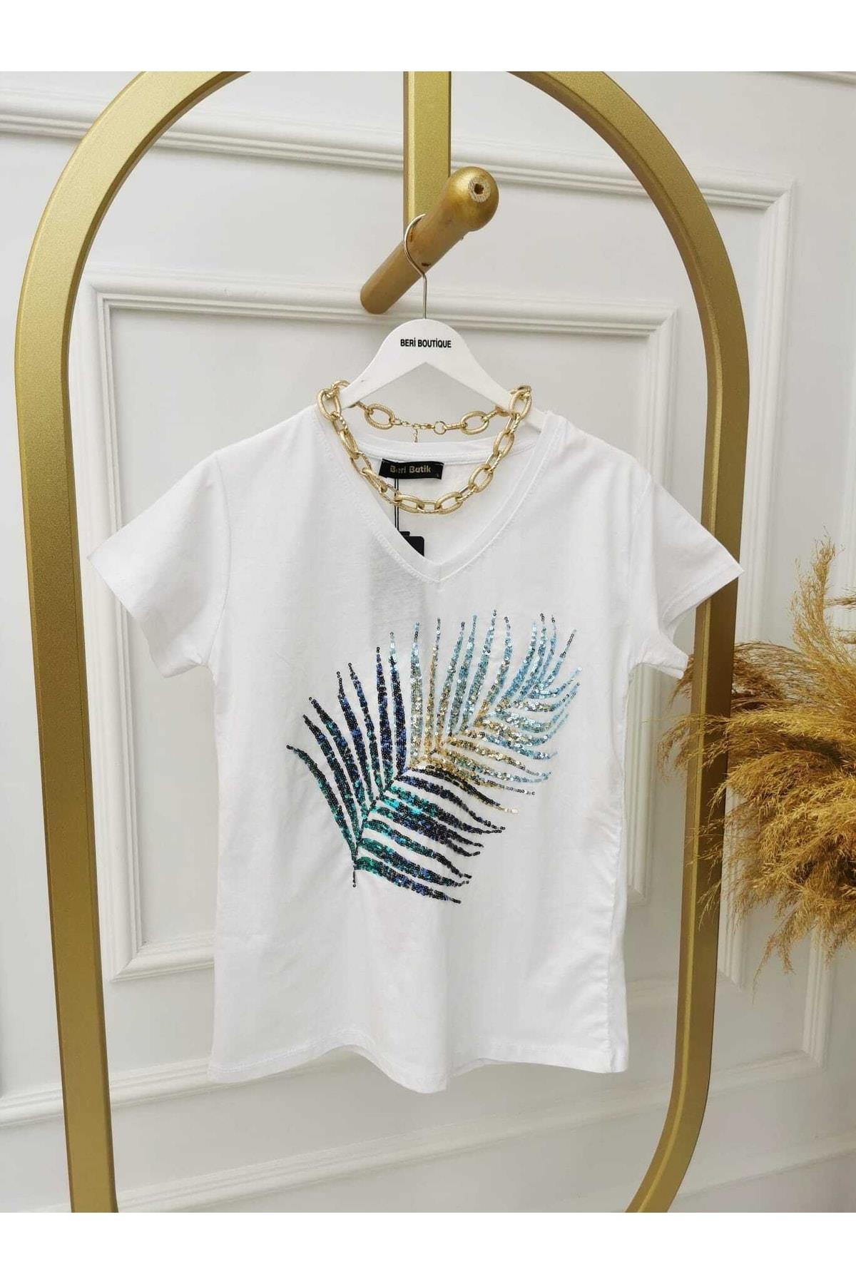 Kadın V Yaka Yaprak Desenli Beyaz T-shirt