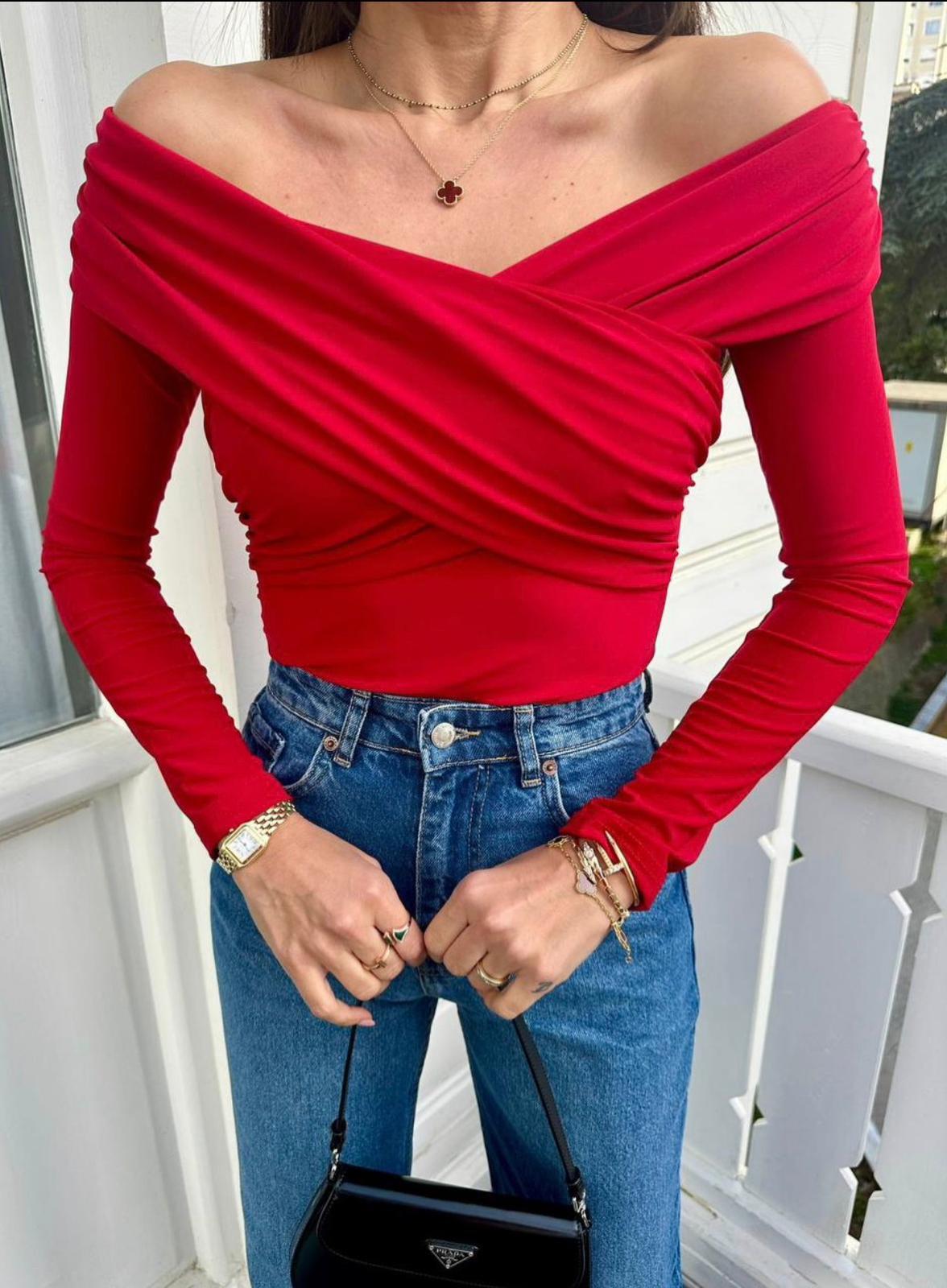 Kırmızı Çapraz Yaka Omuz Açık Bluz