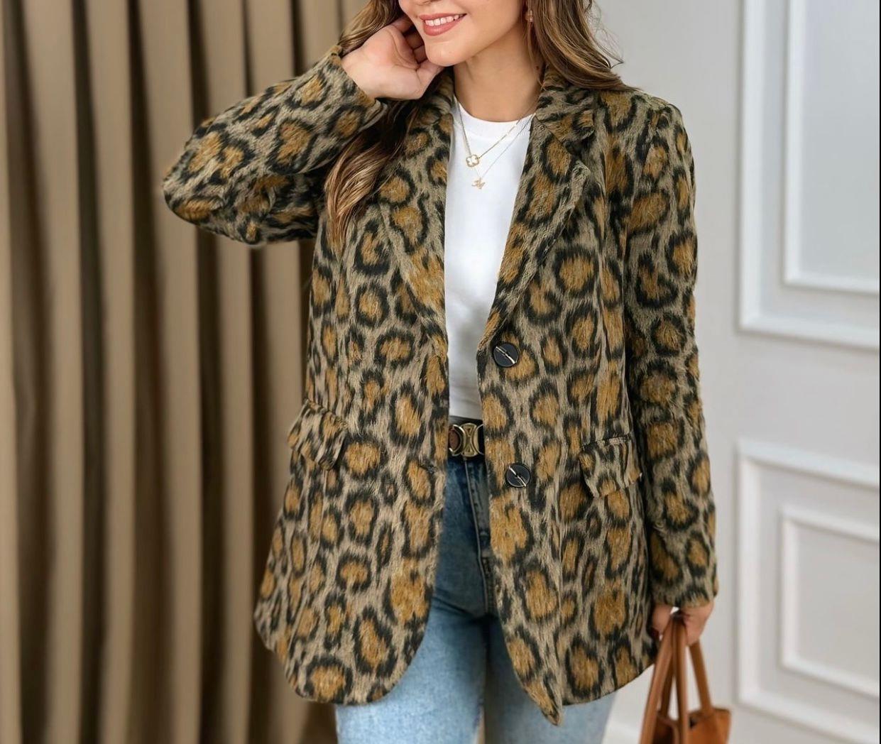Leopar Desenli Kaşe Ceket