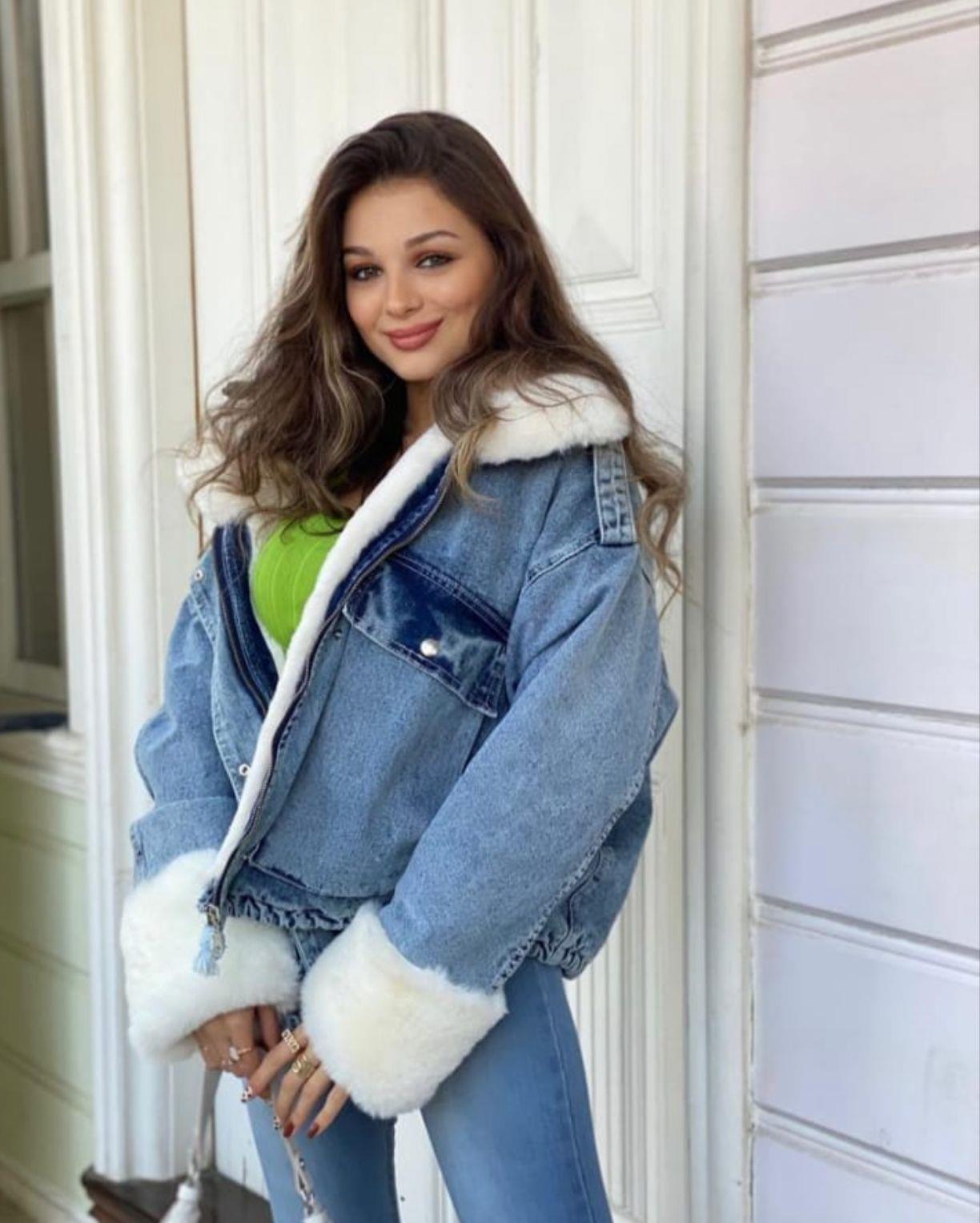 Mavi içi ve yakası beyaz kürk Denim mont