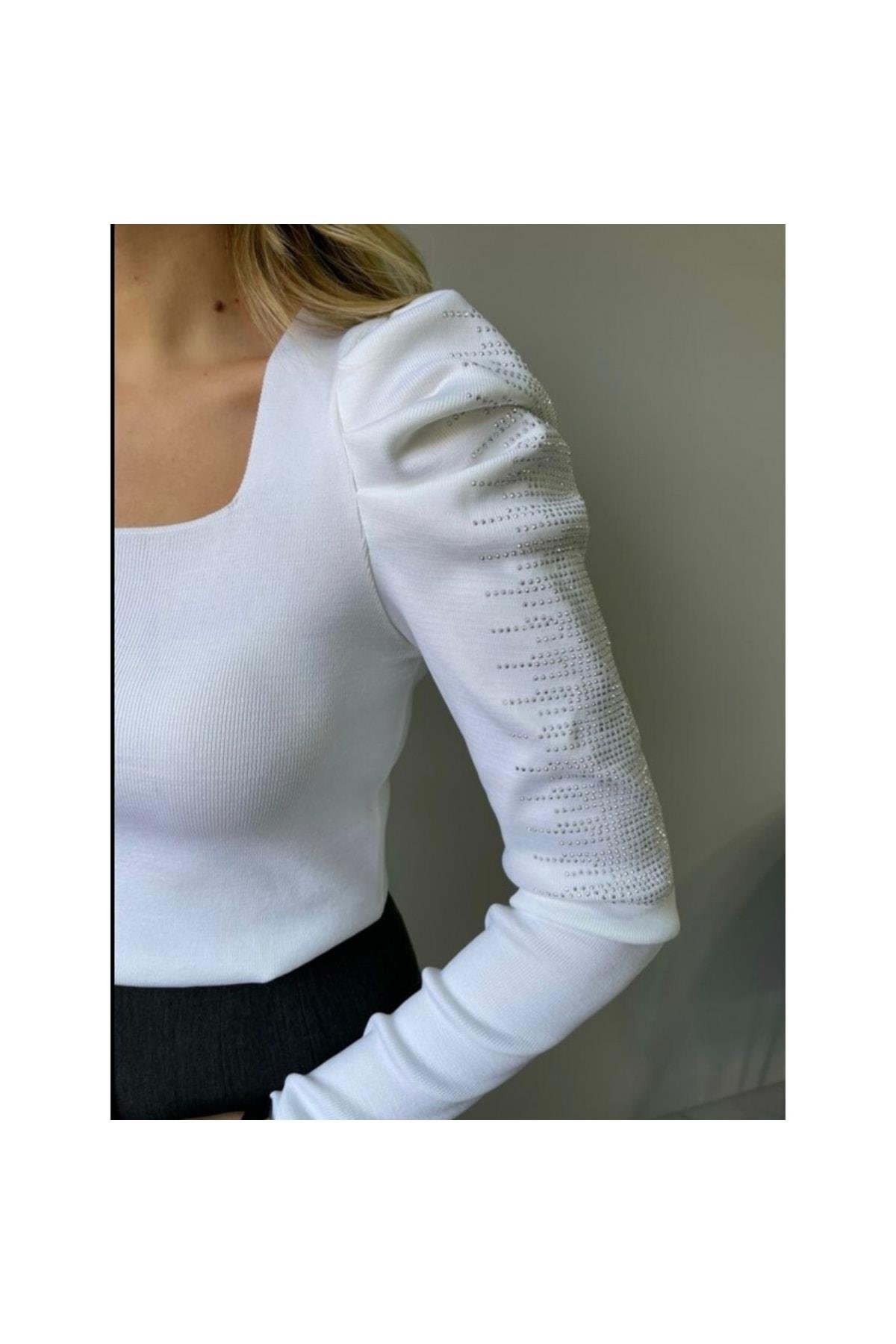 Omuz Taş Detaylı Beyaz Triko