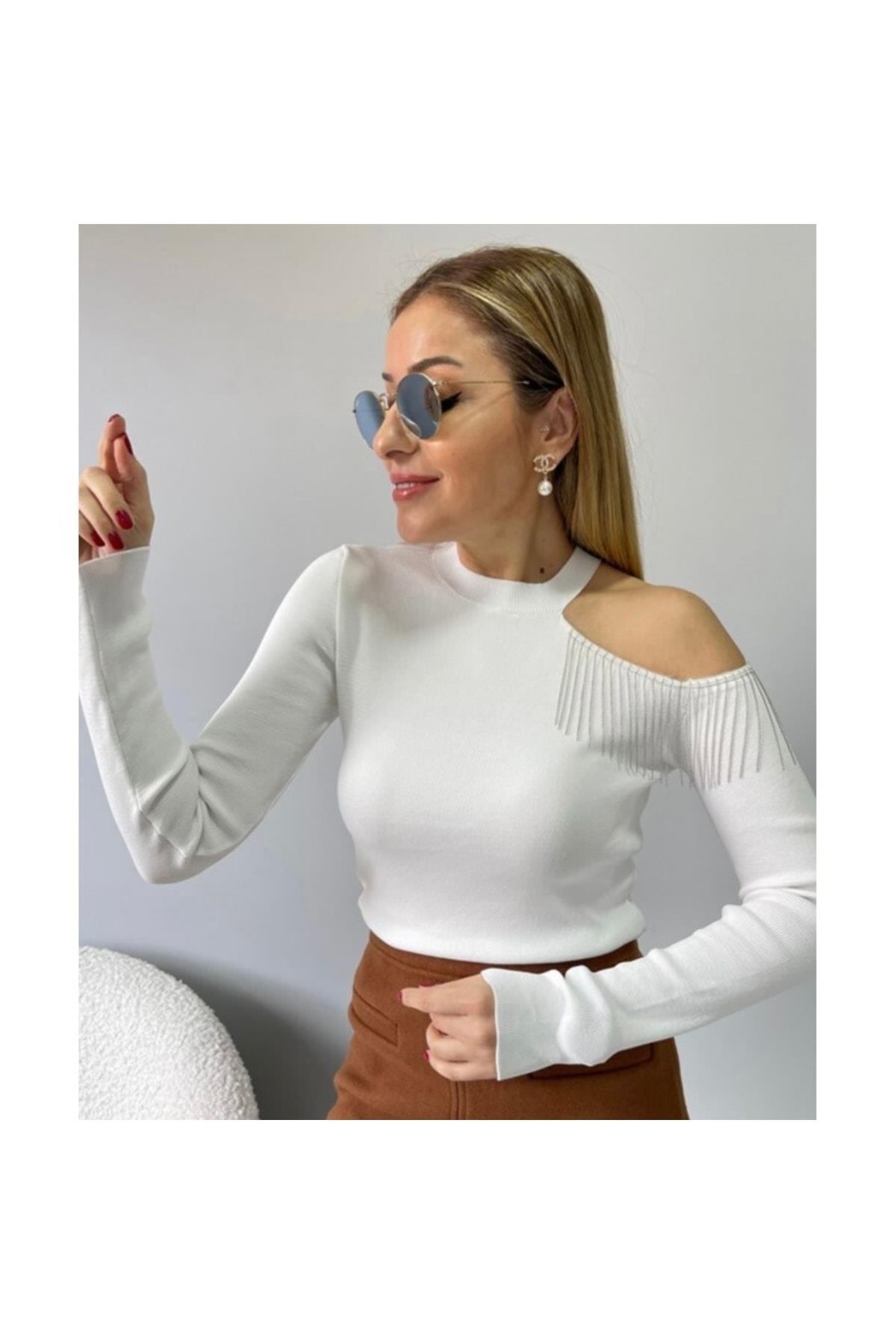 Omuz Zincir Detaylı Çelik Örme Beyaz Triko