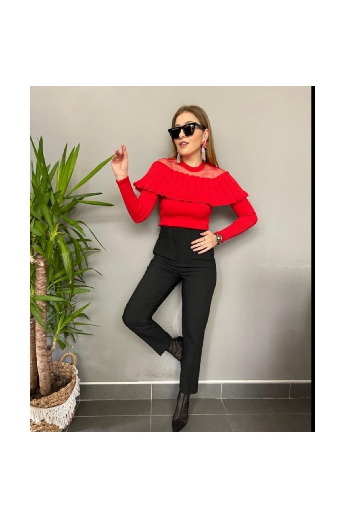 Omuzu Tül Detaylı Kırmızı Triko