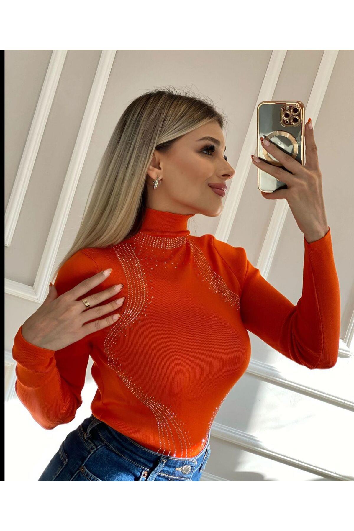 Önü Taş İşlemeli Balıkçı Yaka Siyah Triko