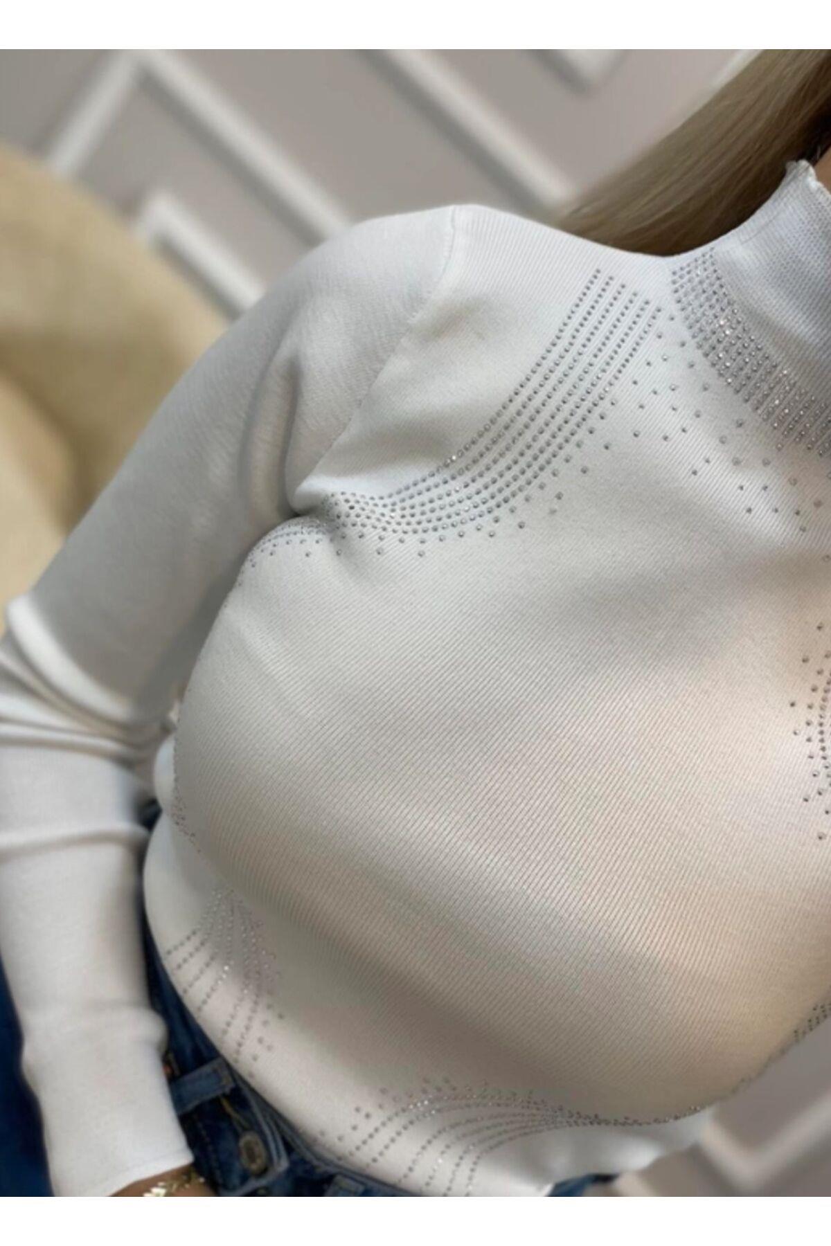 Önü Taş İşlemeli Balıkçı Yaka Siyah Triko