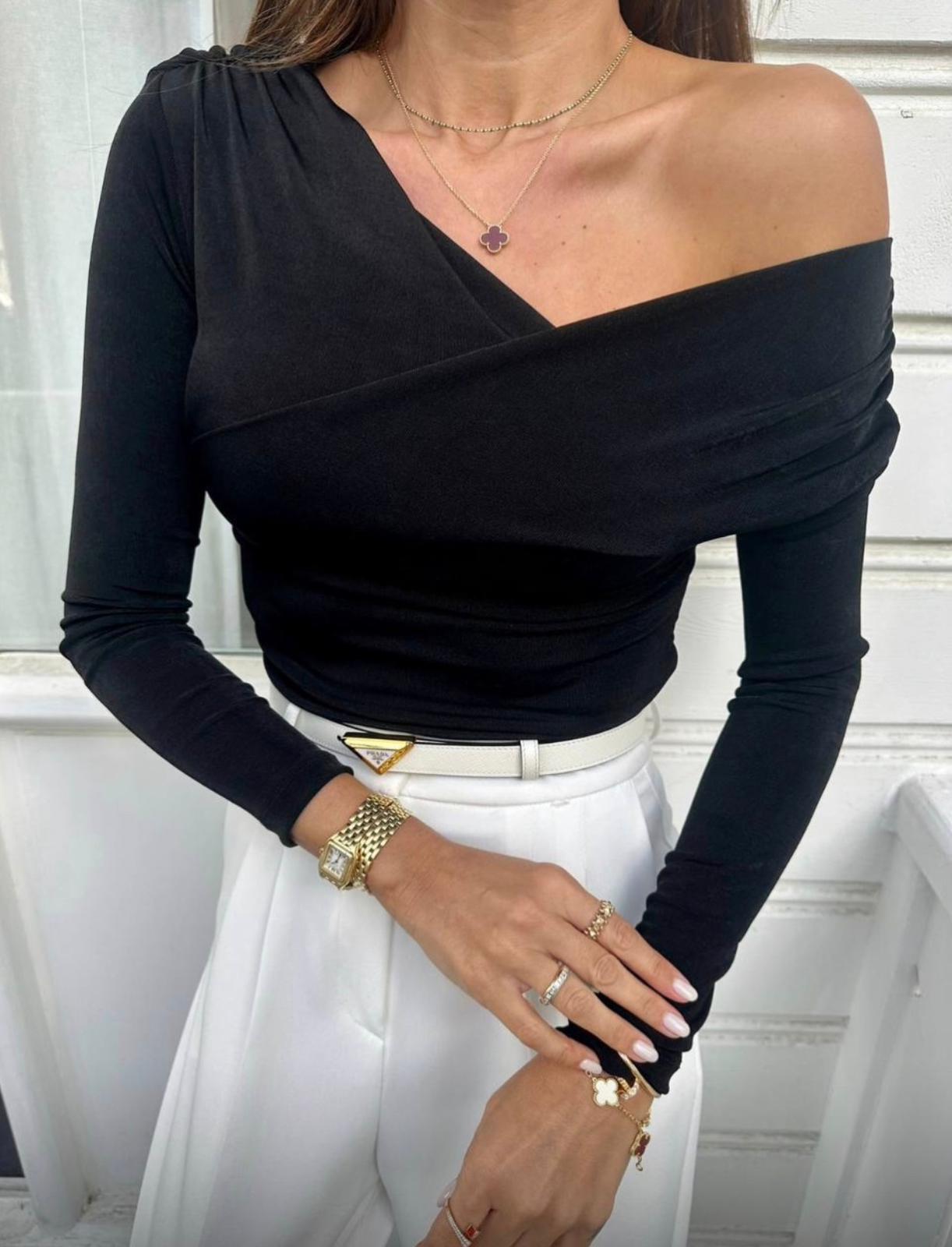 Siyah Çapraz Yaka Omuz Açık Bluz
