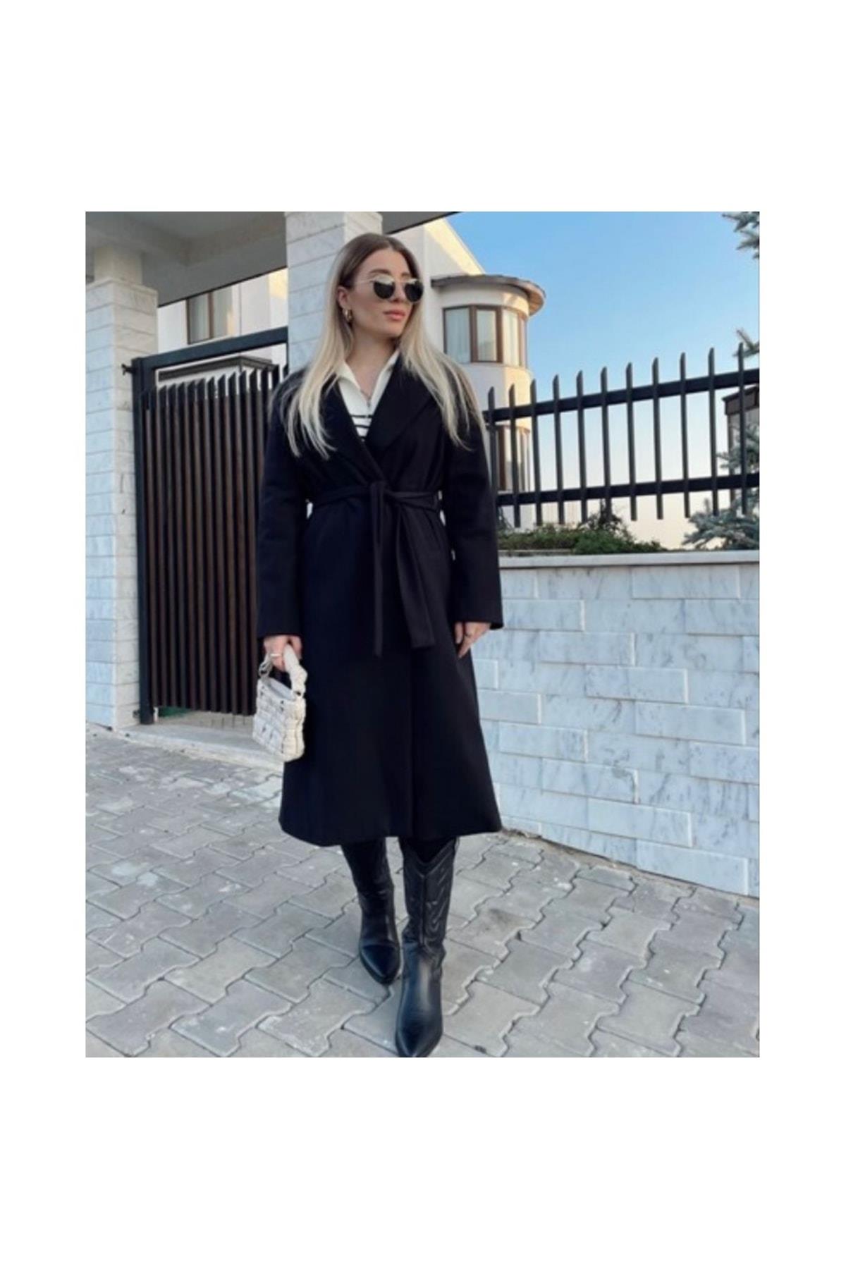 Siyah Kemerli Kaşe Kaban
