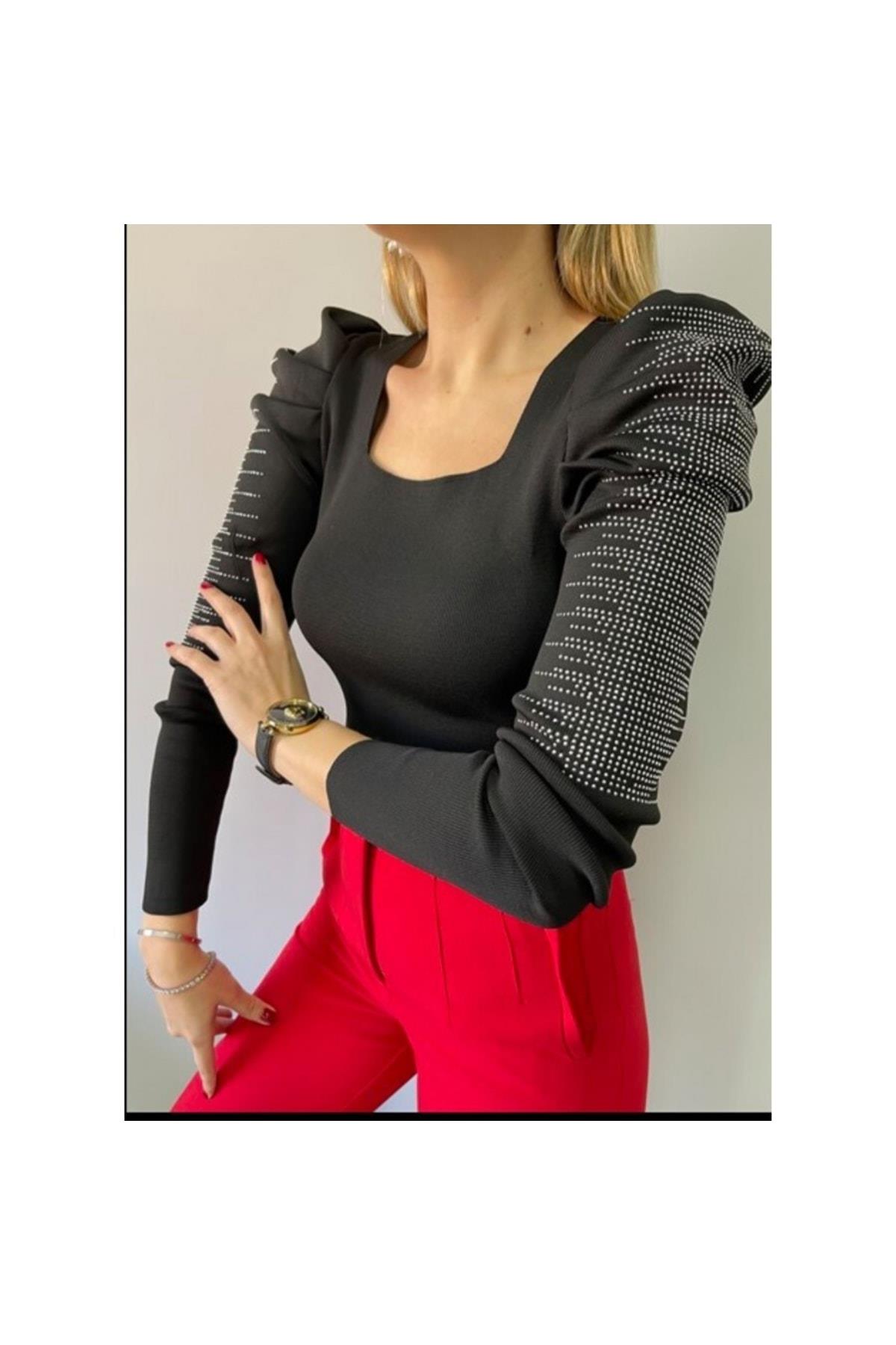 Siyah Omuz Taş Detaylı Kare Yaka Triko